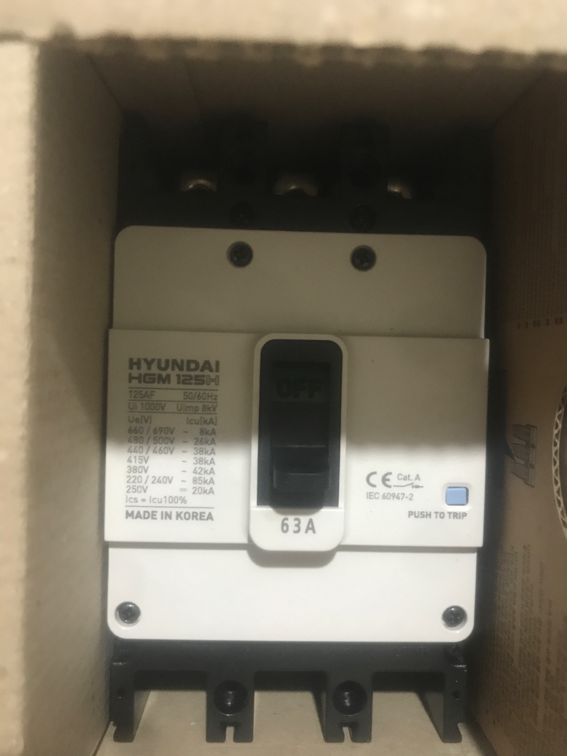کلید اتوماتیک 63 آمپر هیوندای HYUNDAI HGM125H 63A