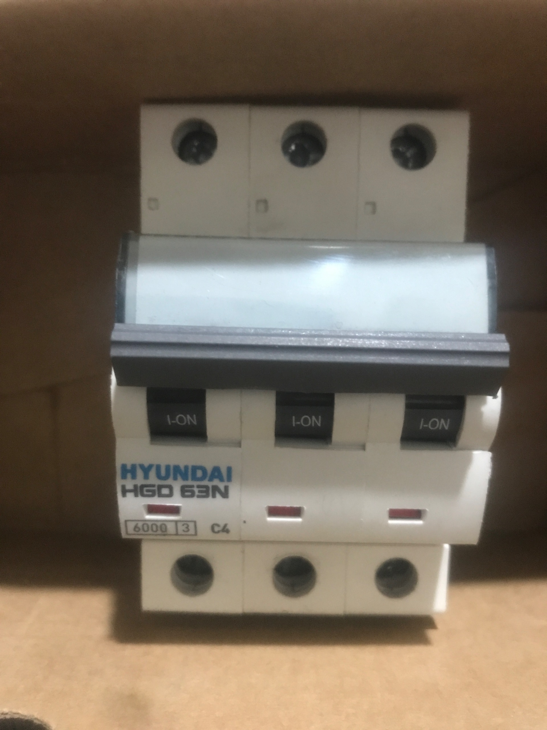 کلید مینیاتوری 3 فاز هیوندای  HYDUNDAI HGO63N C4