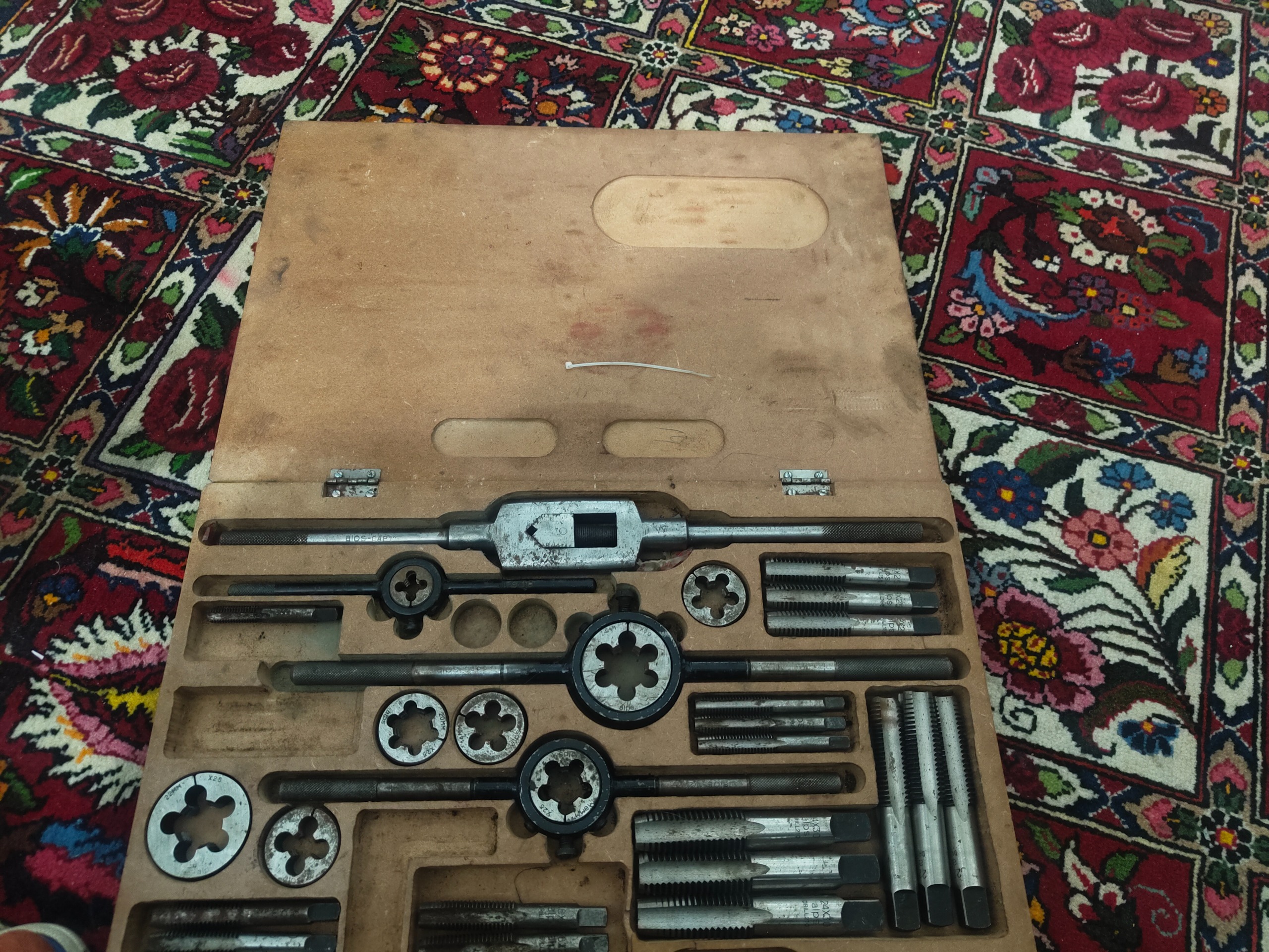 حدید و قلاویز دستی