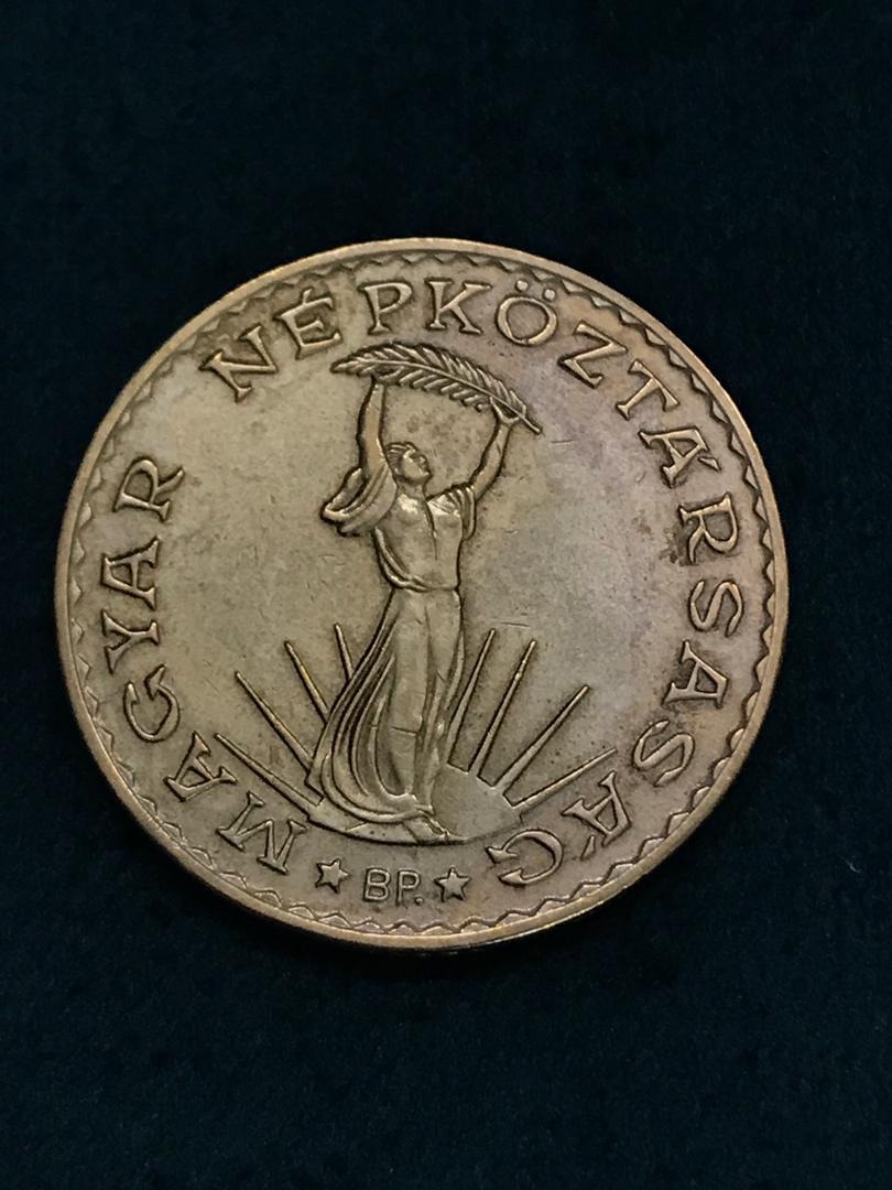 سکه 10 فورینت کد 902