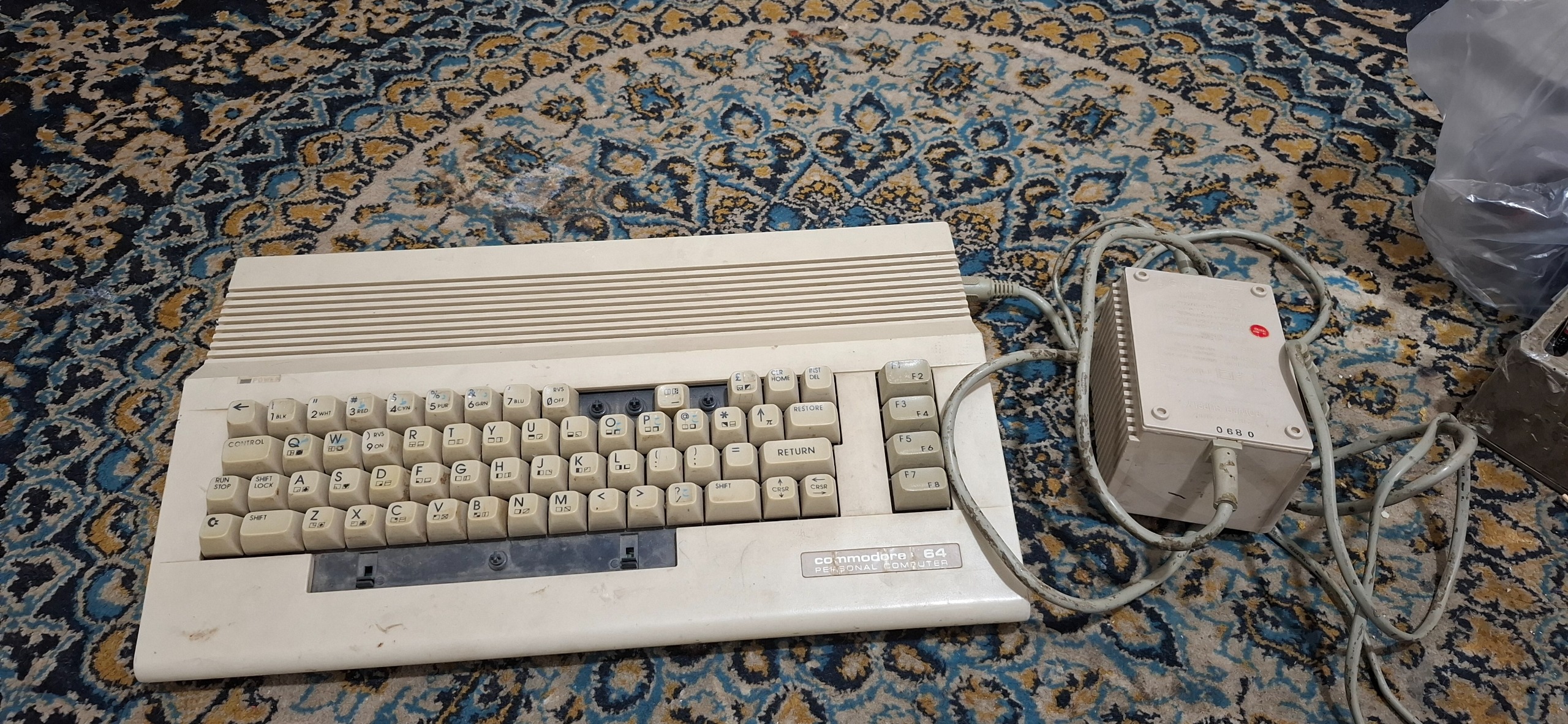 کمودور با آداپتور