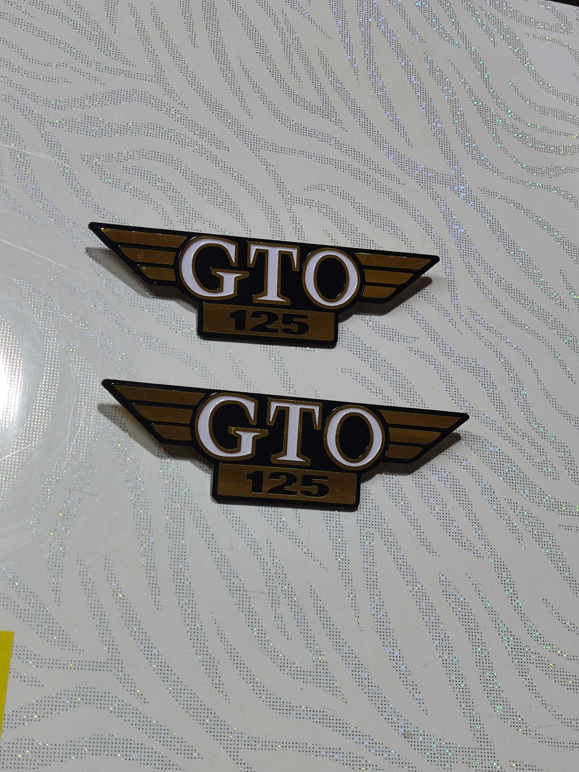 آرم برجسته بغلی کاوازاکی GTO125 فلزی