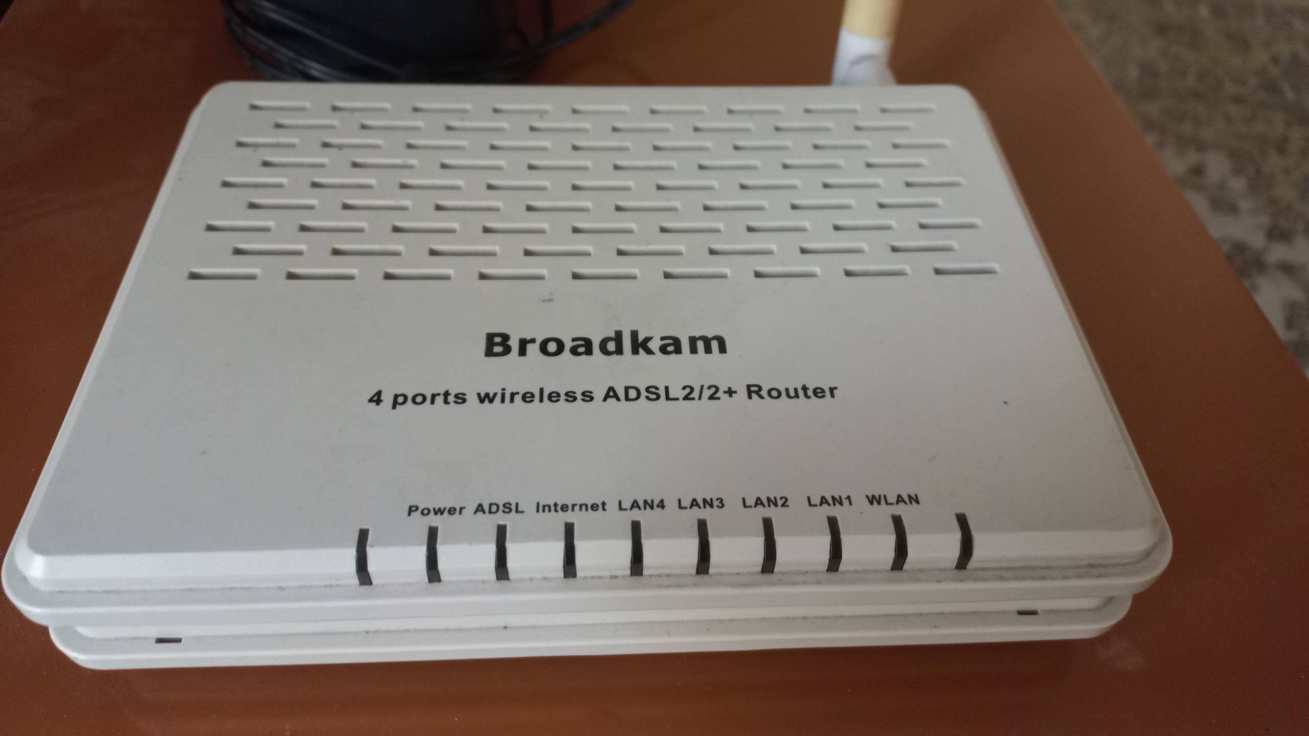 مودم ADSL وایرلس (وای فای) برادکام BroadKam WJ881