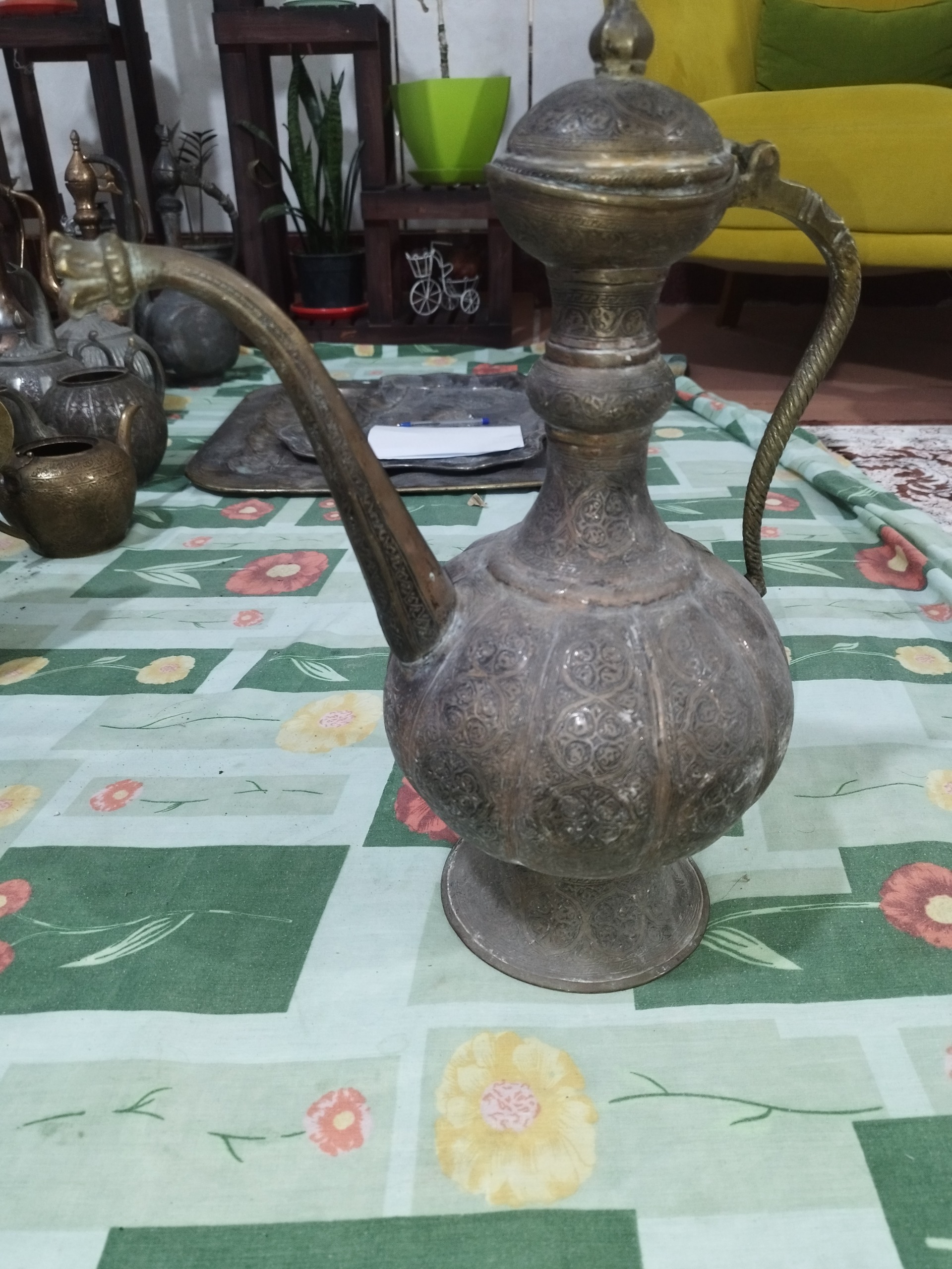 آفتابه بزرگ قدیمی