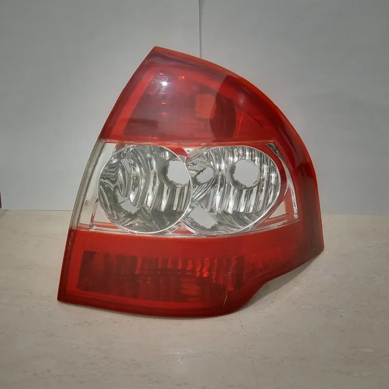 چراغ خطر عقب تیبا صندوقدار سمت راست