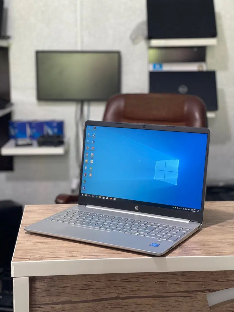 لپ تاپ HP 15.6 شیک و دانشجویی رنگ نقره ای/کد239
