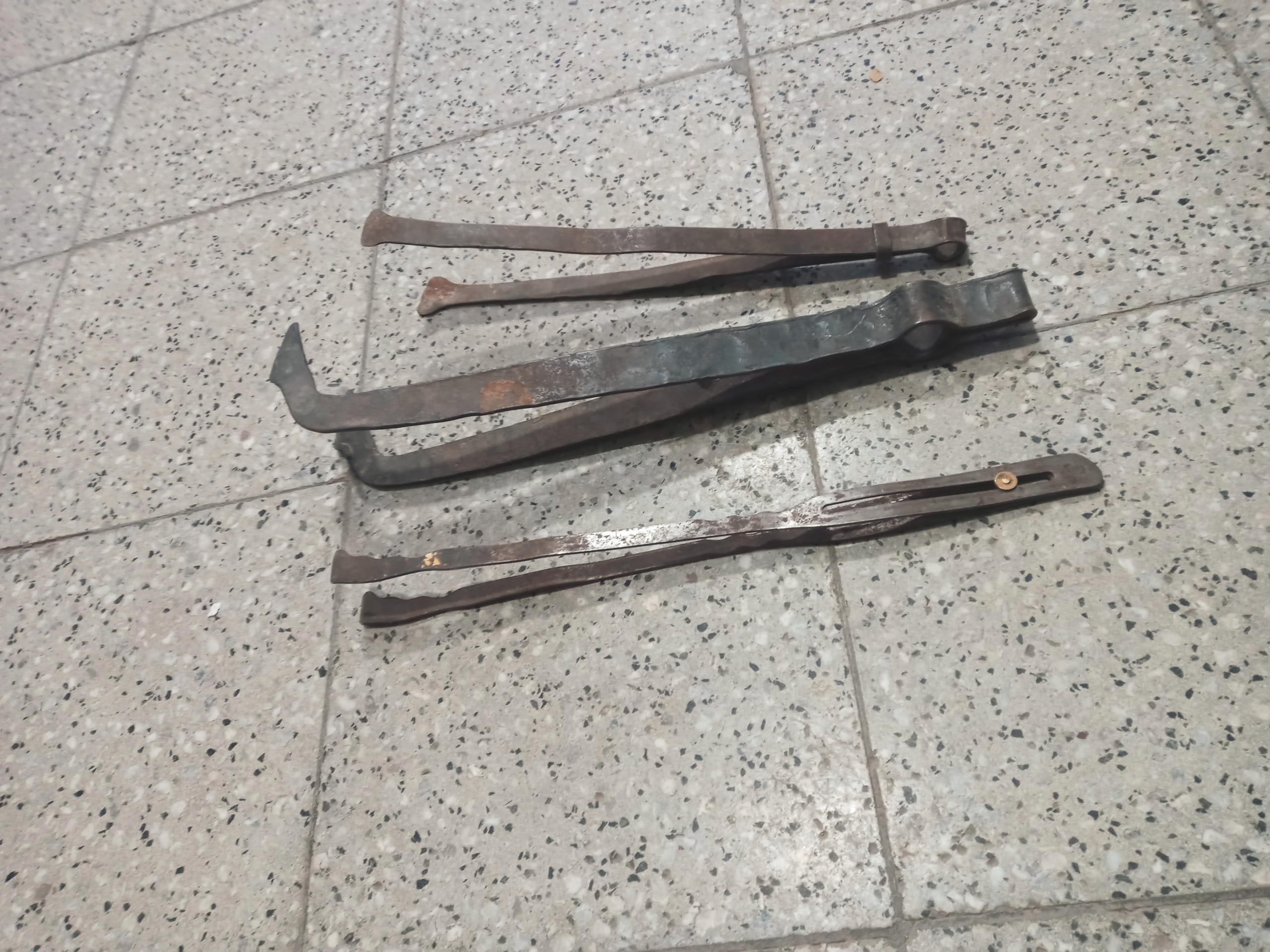 3 عدد انبر قدیمی ذغال گیر سایز بزرگ دستساز