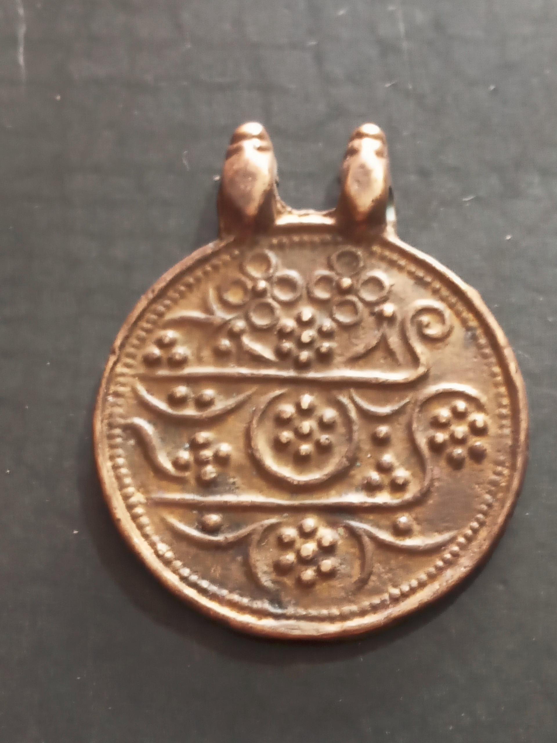 نشان اویز زیبای قدیمی برنجی