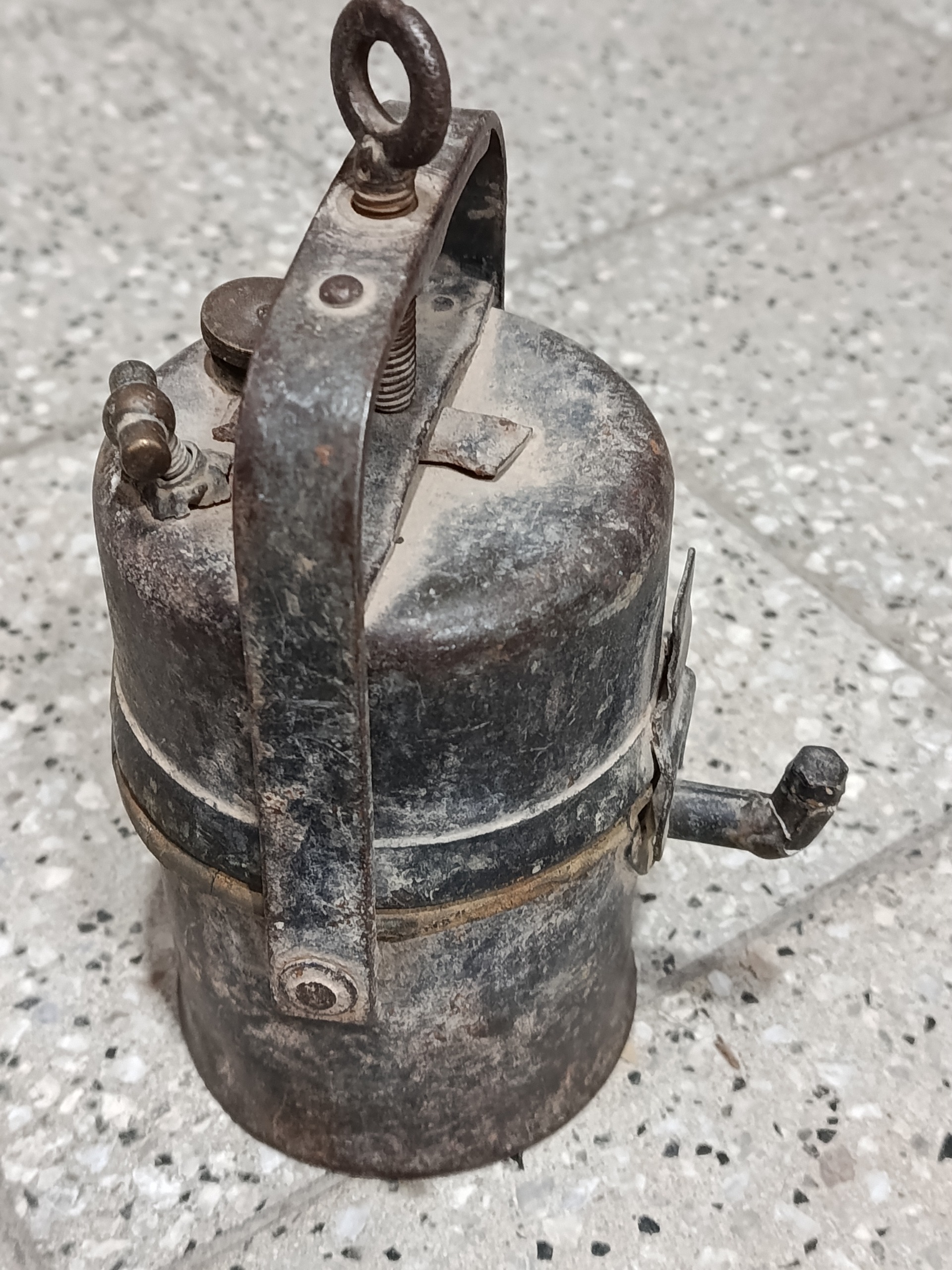 انتیک بخر ..چراغ کاربیدی قدیمی زیبا و خاص