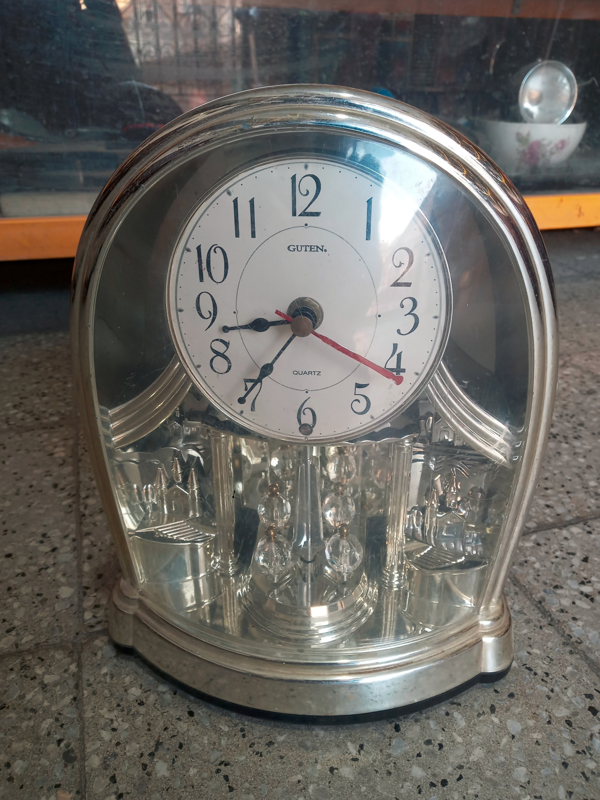 ساعت رومیزی بسیار زیبا و شیک کلکسیونی