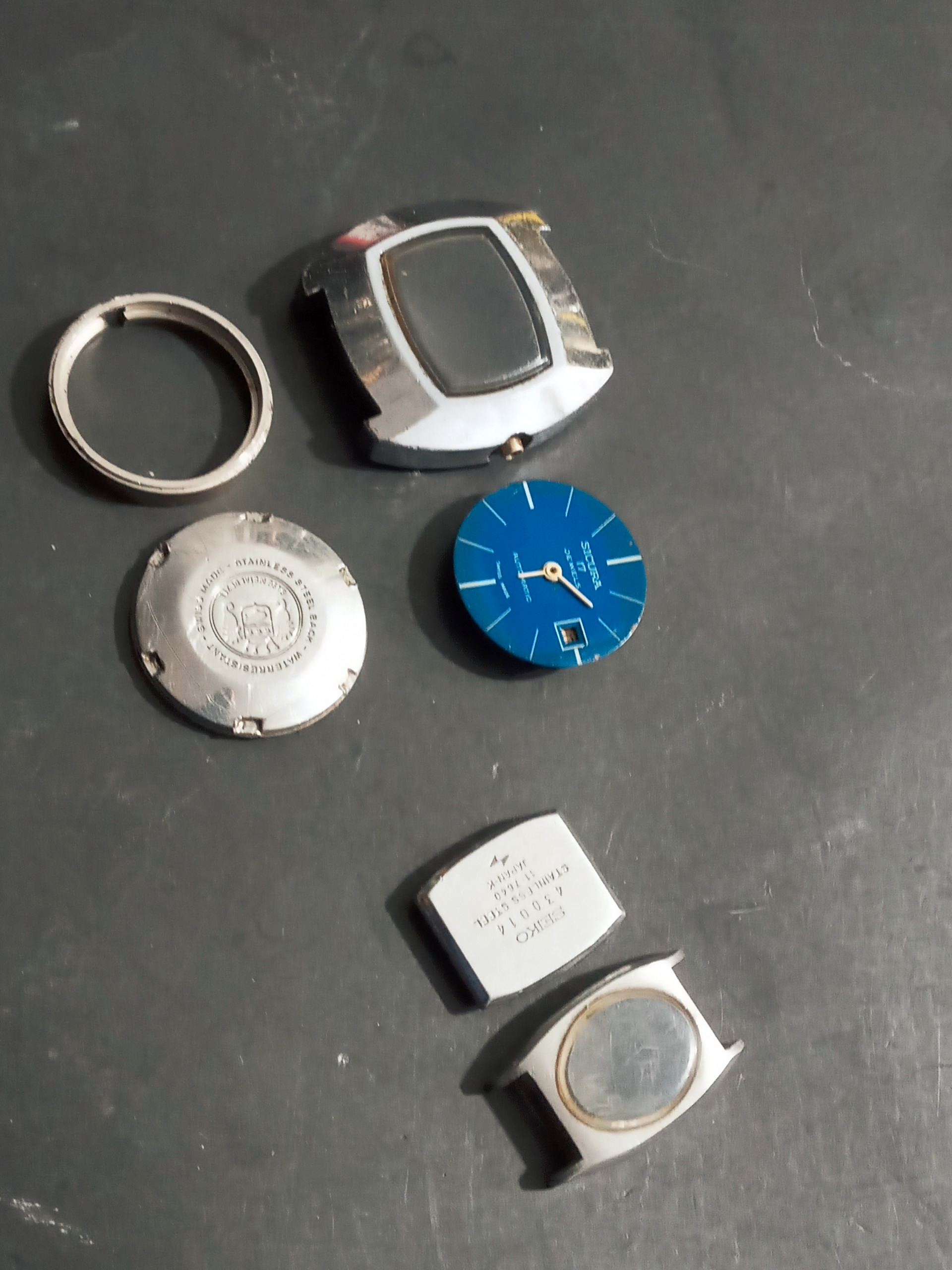 2 بدنه ساعت زنانه قدیمی ش 33