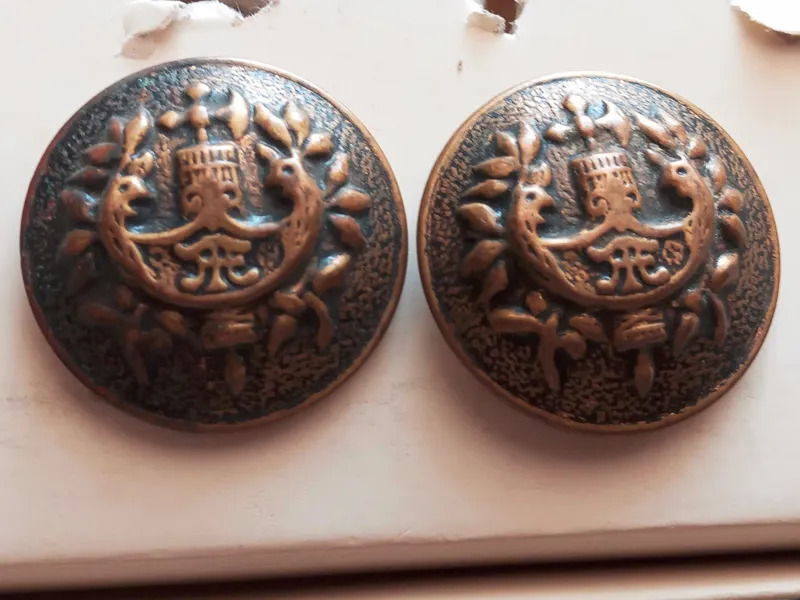 2 دکمه قدیمی فلزی بسیار زیبا کلکسیونی