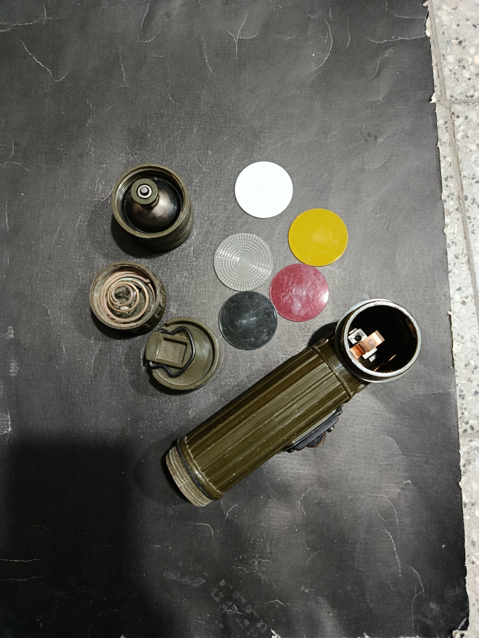 چراغ قوه نظامی قدیمی زیبا و کلکسیونی ش 2