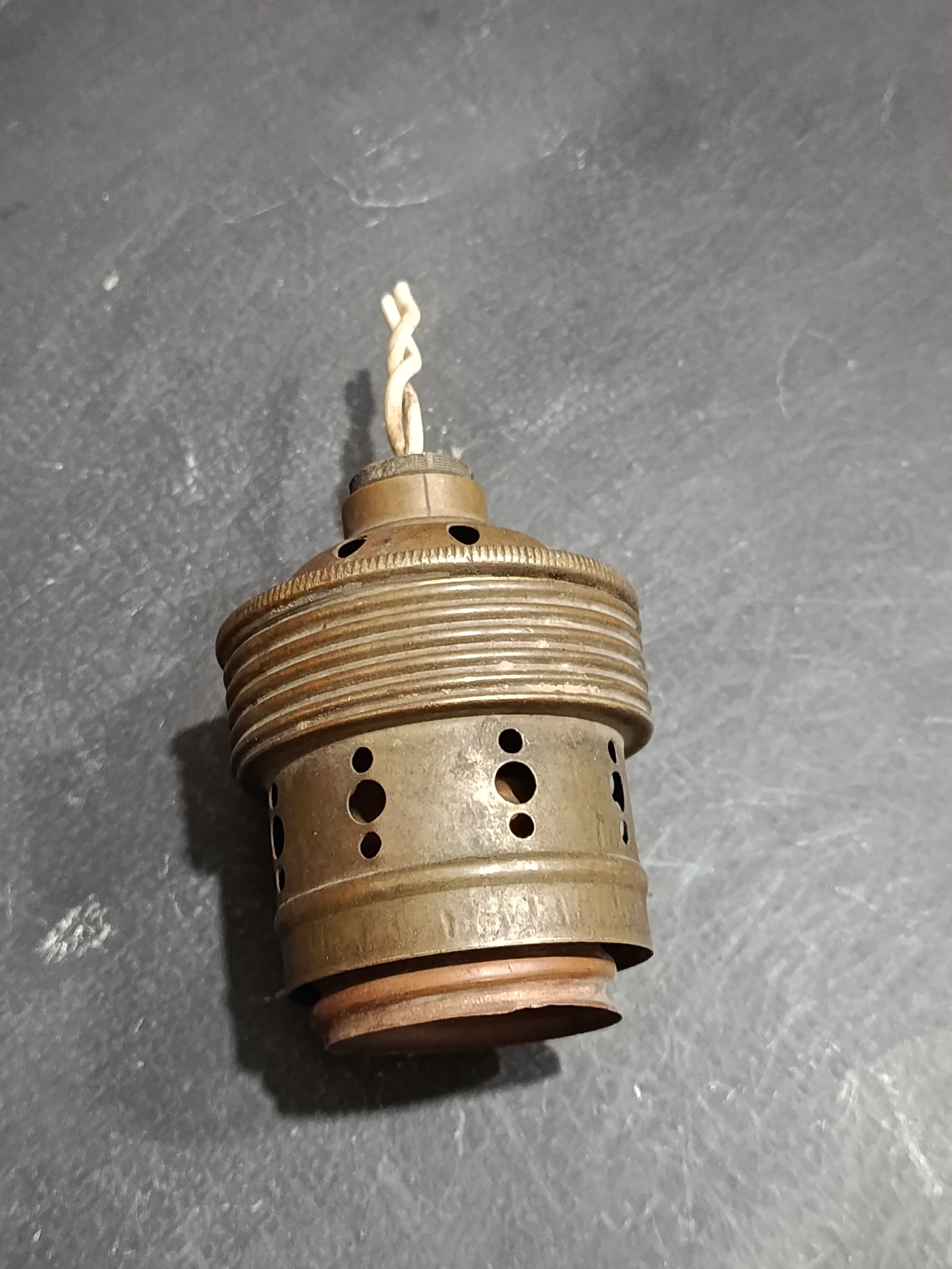 انتیک بخر.سرپیچ لامپ  قدیمی سایز بزرگ نایاب