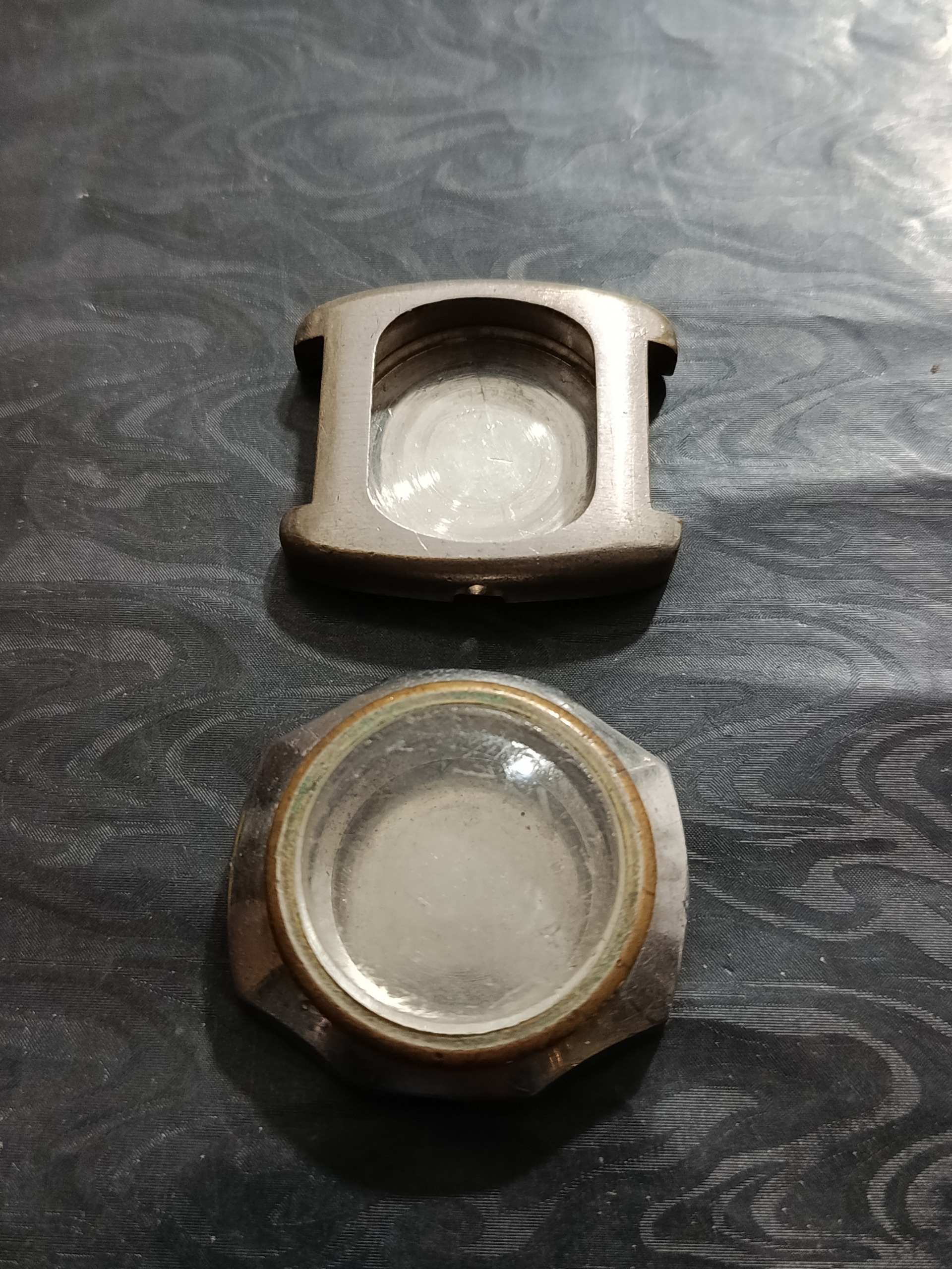 2 بدنه ساعت قدیمی کمیاب