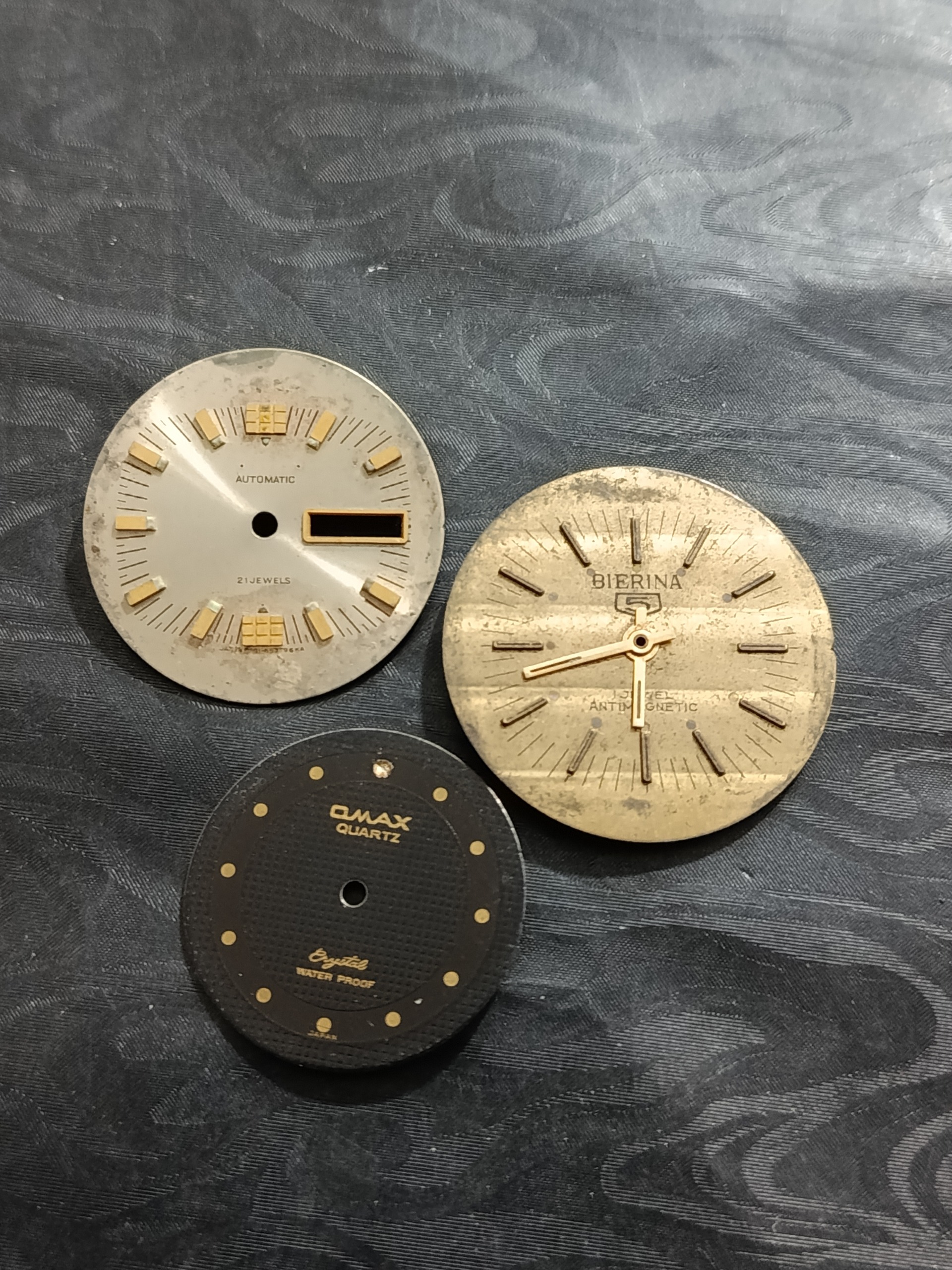 3 صفحه ساعت قدیمی کمیابش 50