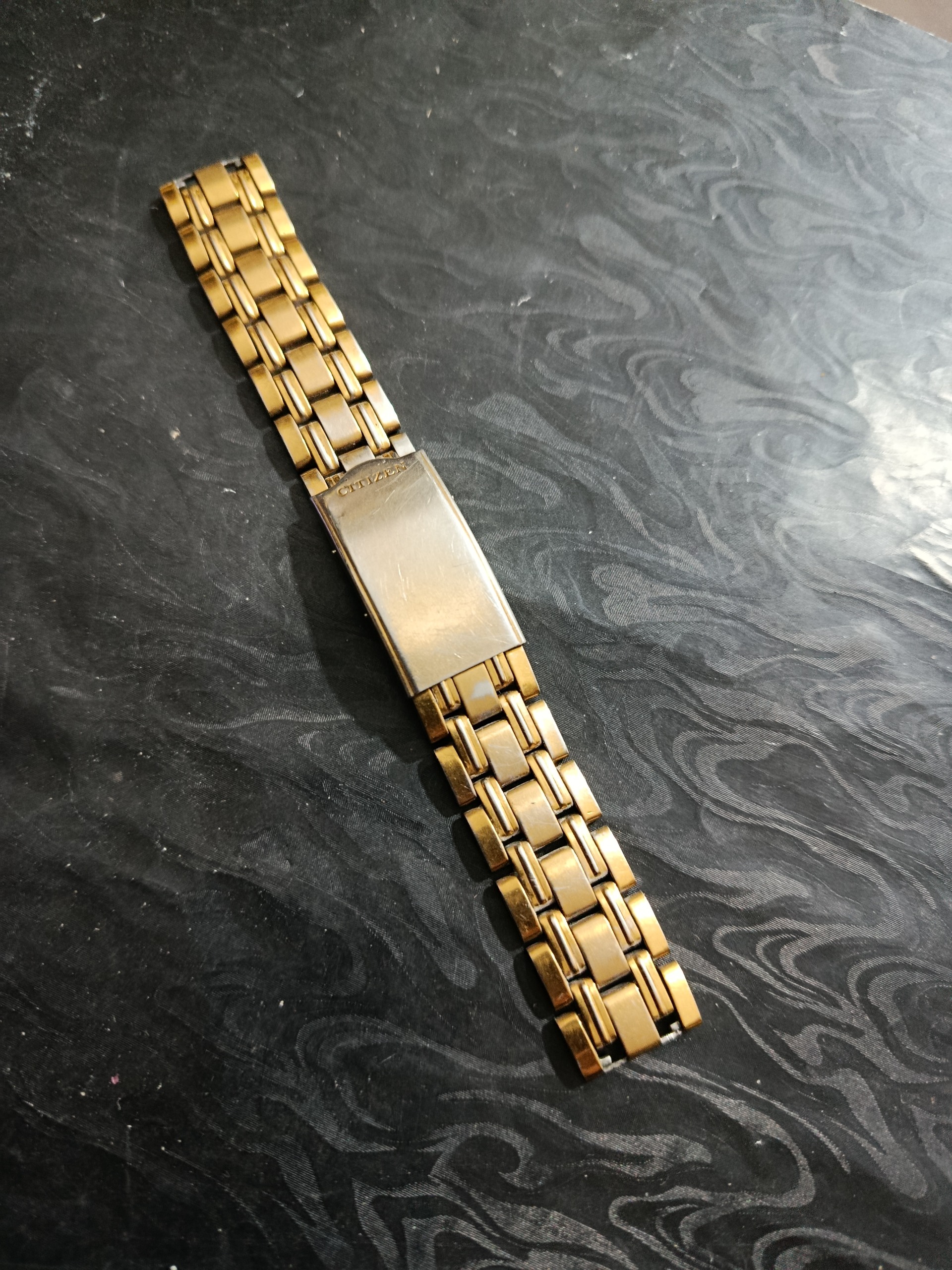 بند طلایی ساعت سیتیزن