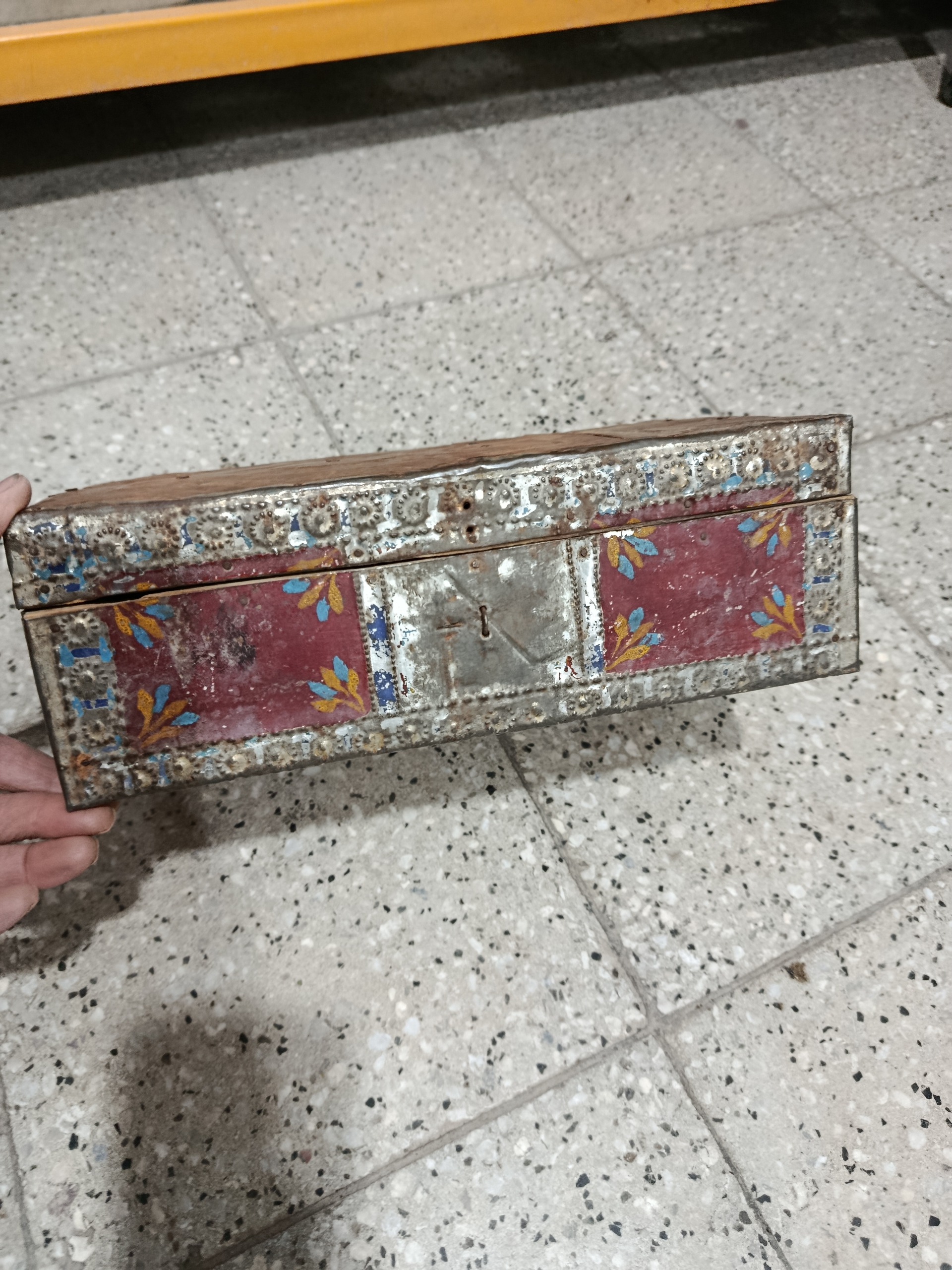 صندوقچه قدیمی دستساز زیبا و کلکسیونی(مجری)