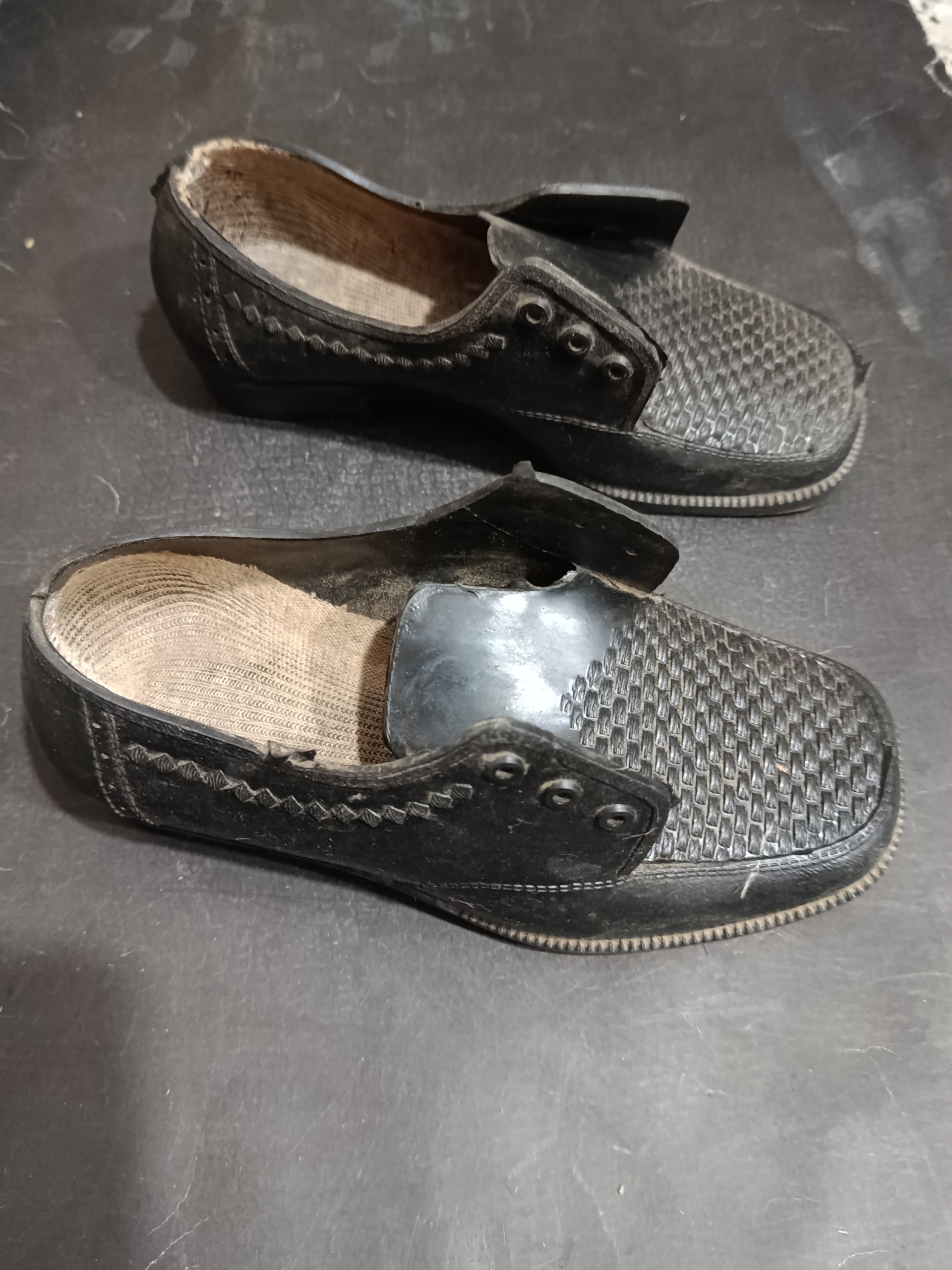 کفش قدیمی جیری دوره پهلوی بچه گانه کلکسیونی ش 2