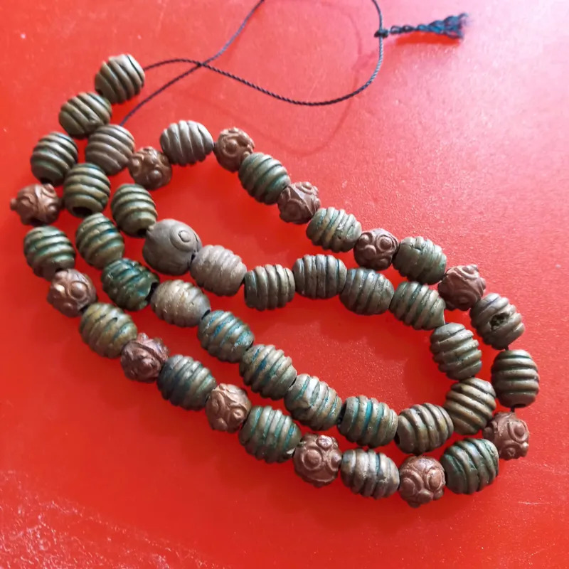 یک بند مهره بسیار زیبا دستساز