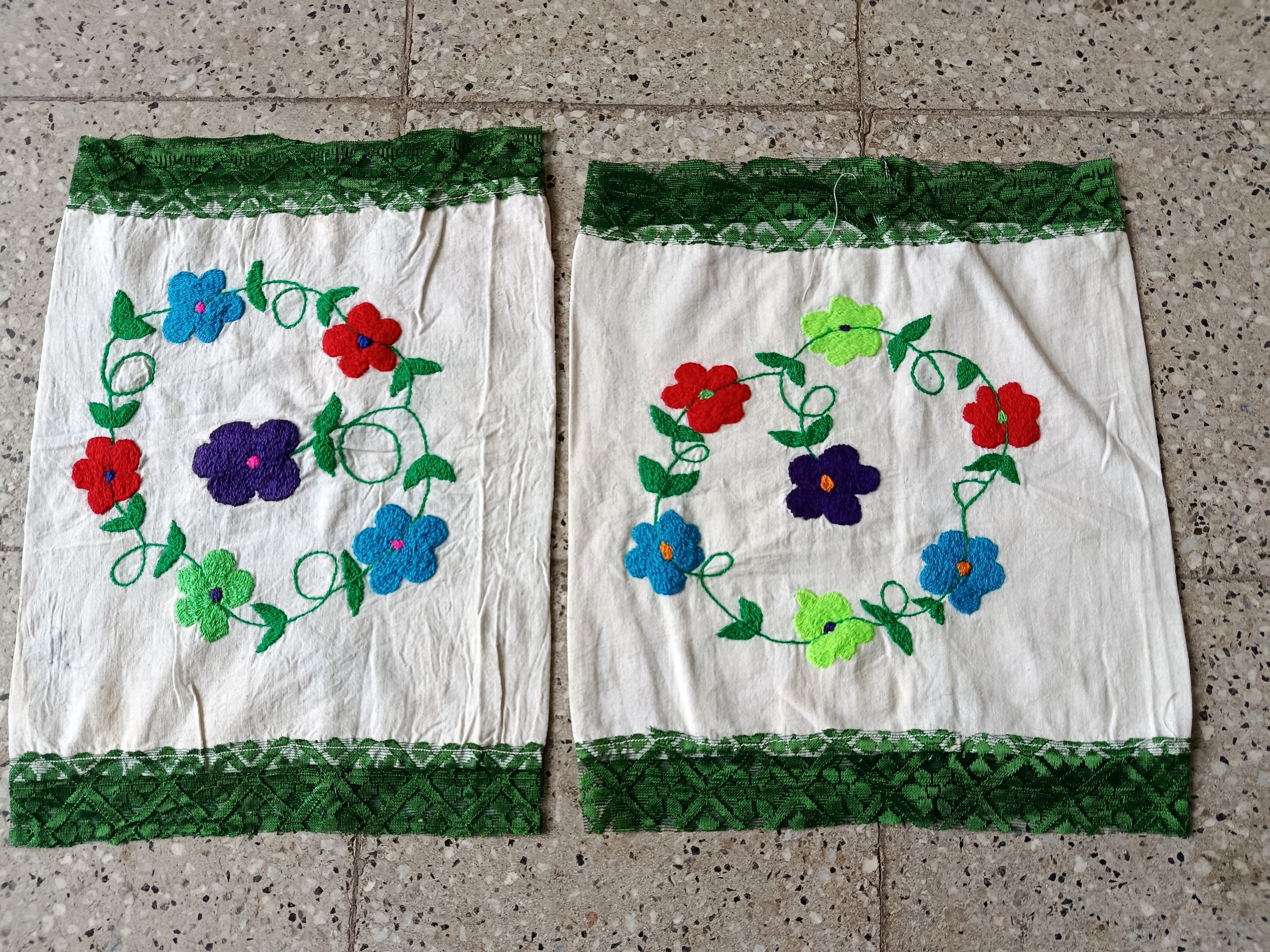 2 روبالشتی گلدوزی کودک انتیک قدیمی