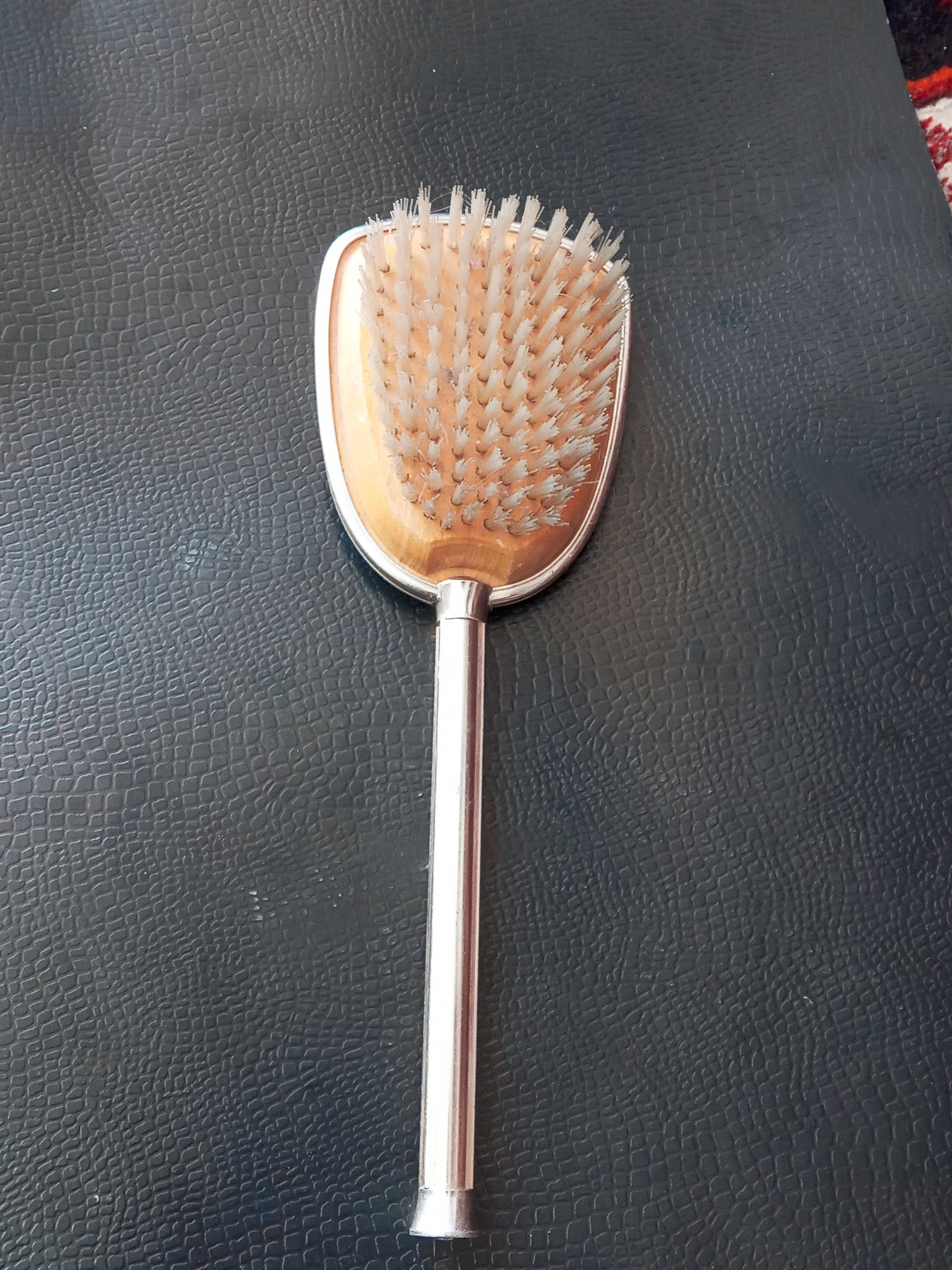 ماهوت پاکن یا برس لباس انگلیسی قدیمی کلکسیونی