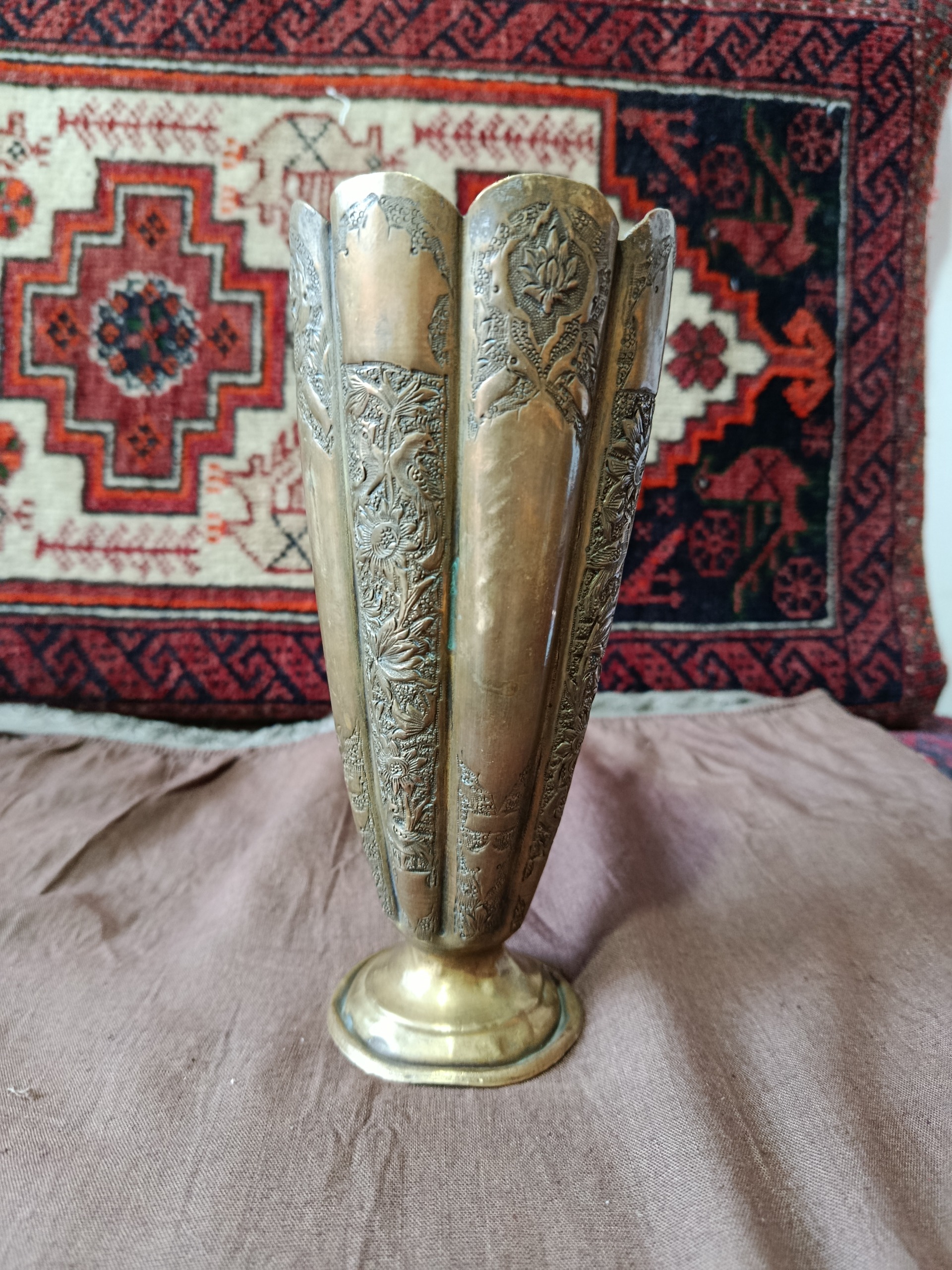انتیک بخر....جام قلمزنی فوق العاده زیبا 2 سانتی