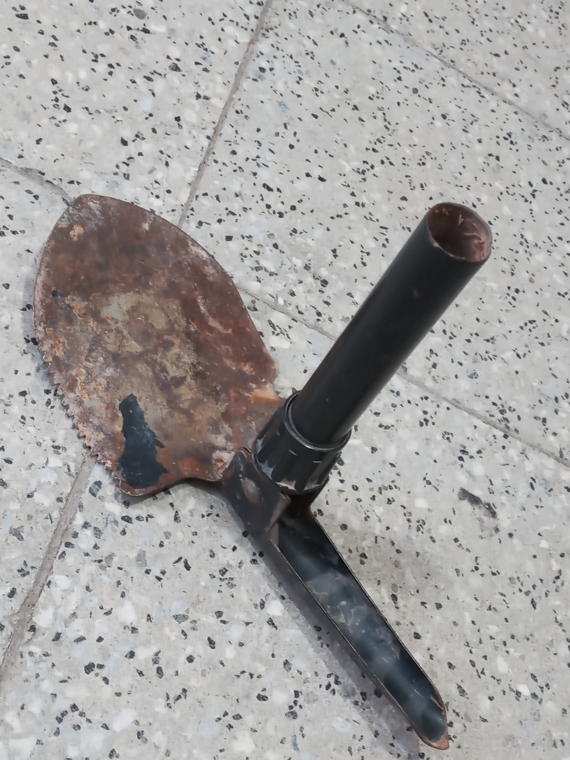 بیلچه قدیمی تاشو مسافرتی