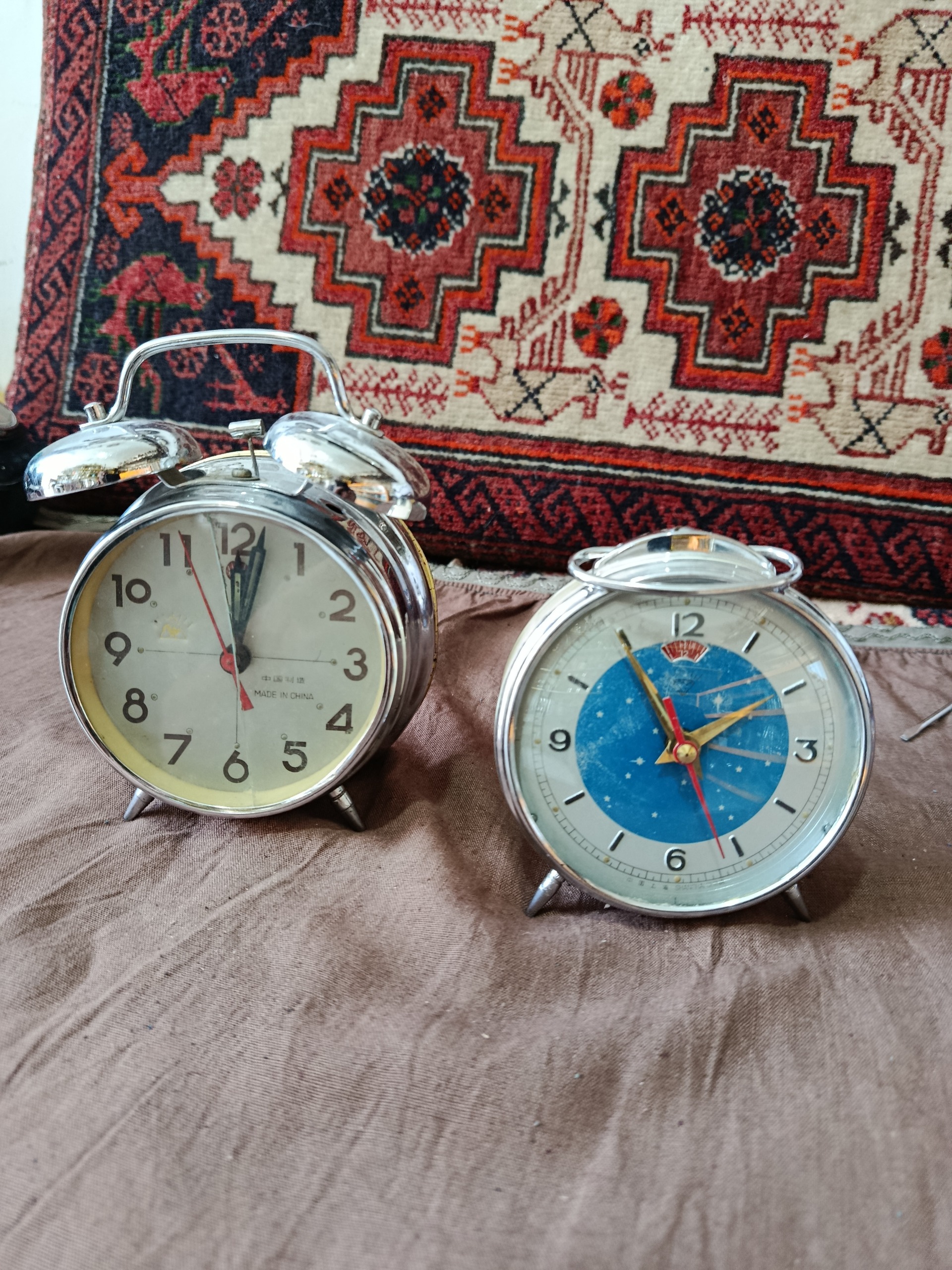 2 ساعت رومیزی قدیمی