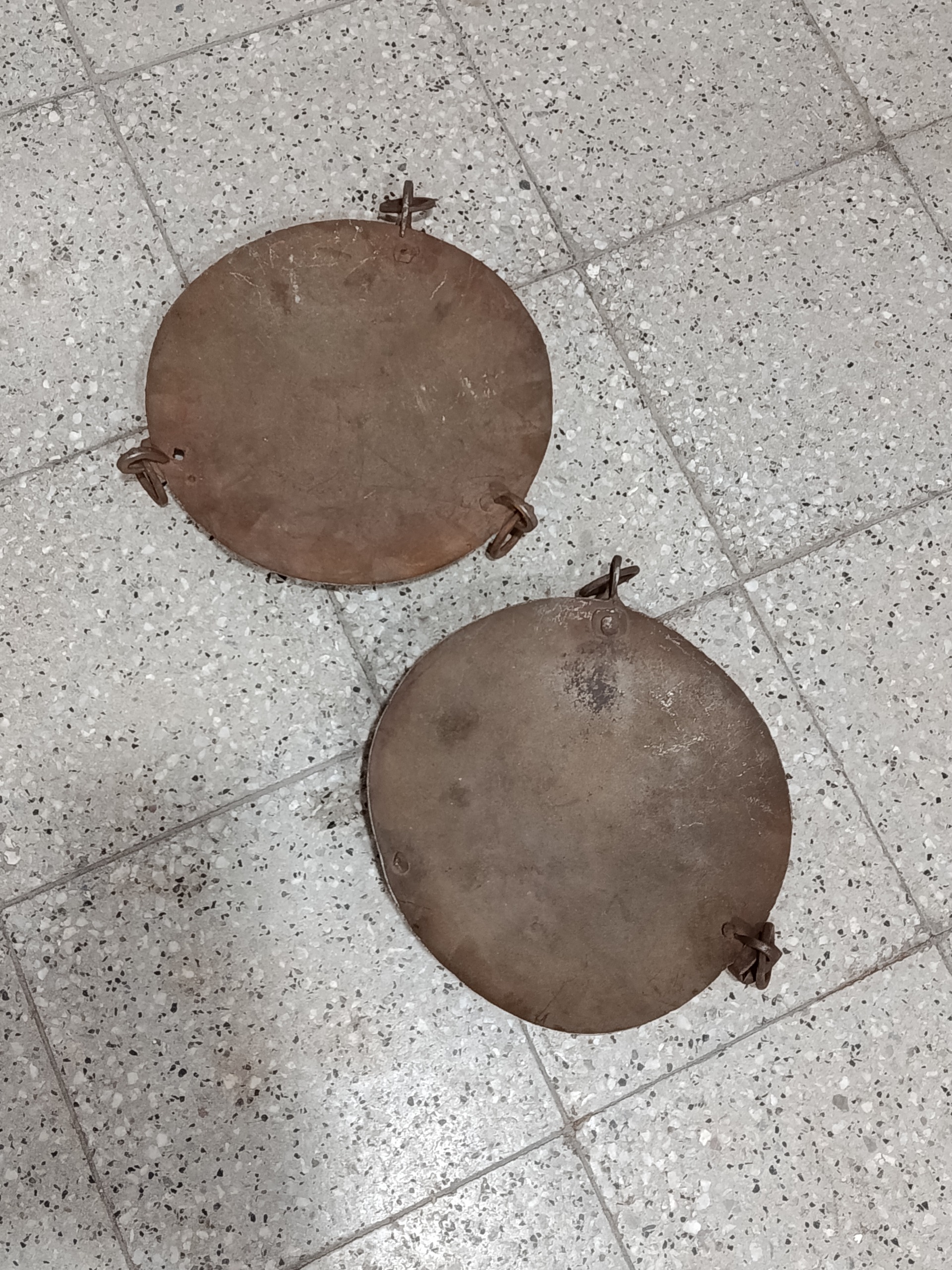 2 کفه ترازو قدیمی فولادی