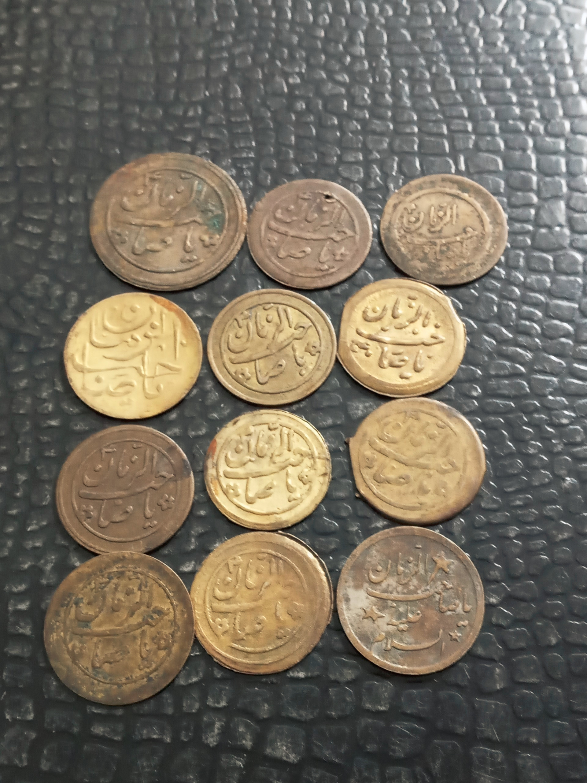 12 عدد یادبود صاحب زمان برنجی
