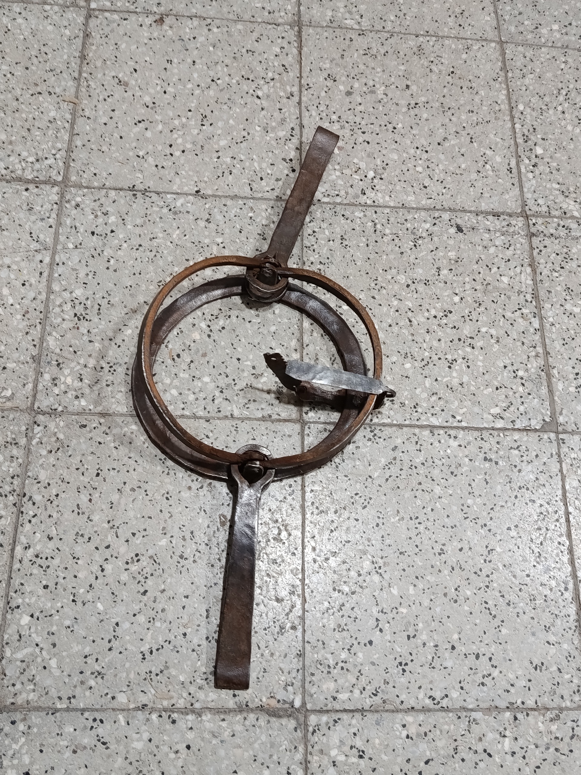تله گرگی فولاد دستساز