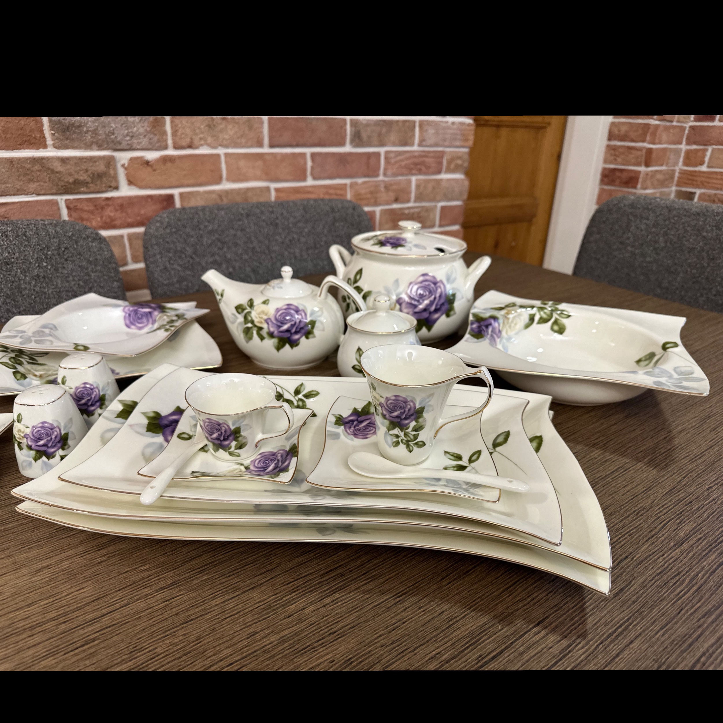 سرویس چینی آلمانی 137 پارچه 24 نفره