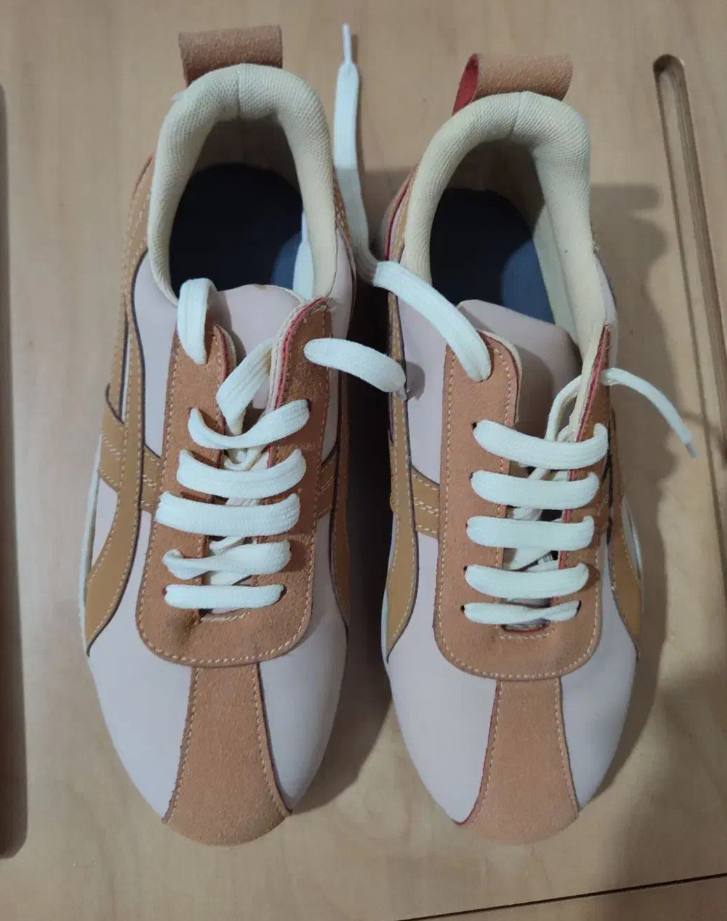 کتانی زنانه چرم طبیعی 39