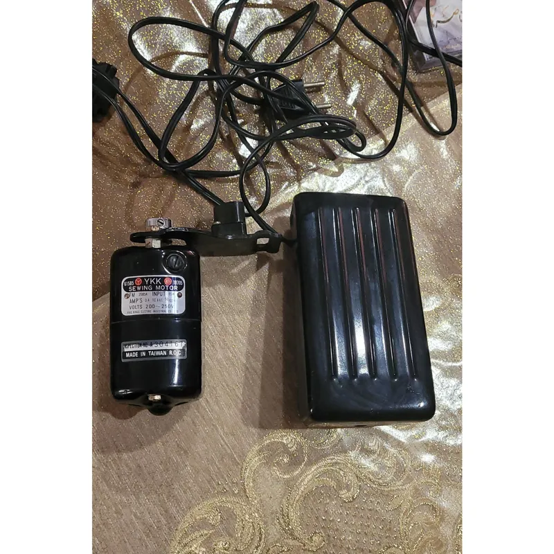 دینام و پدال چرخ خیاطی در حد نو