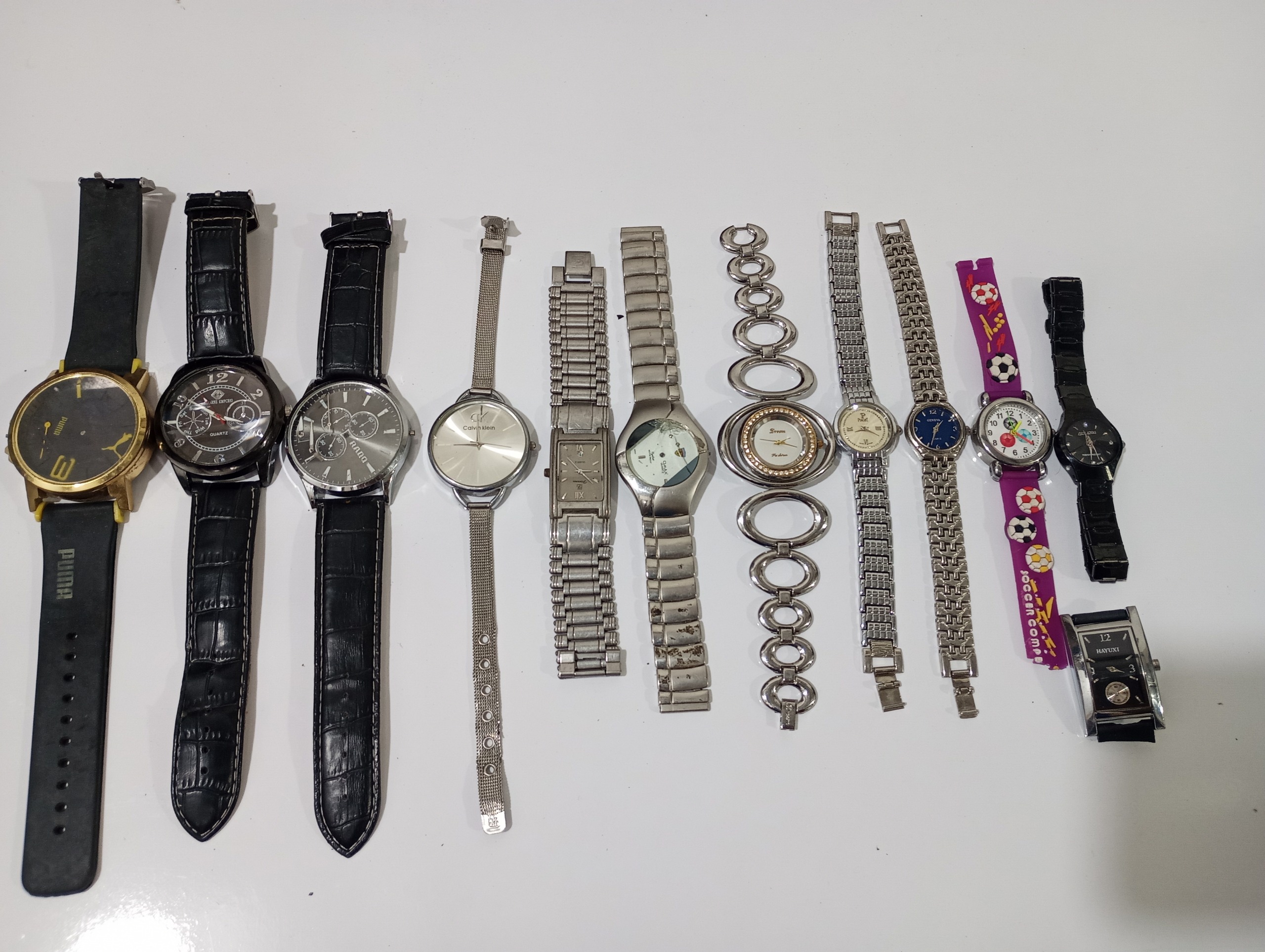 تعدادی ساعت معیوب و سالم