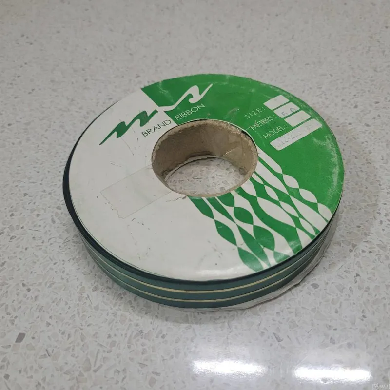 روبان سبز رنگ 50 متری با دوخط طلایی برجسته کد 879