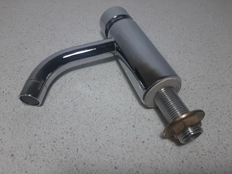 شیر آب فشاری برنجی کد 590