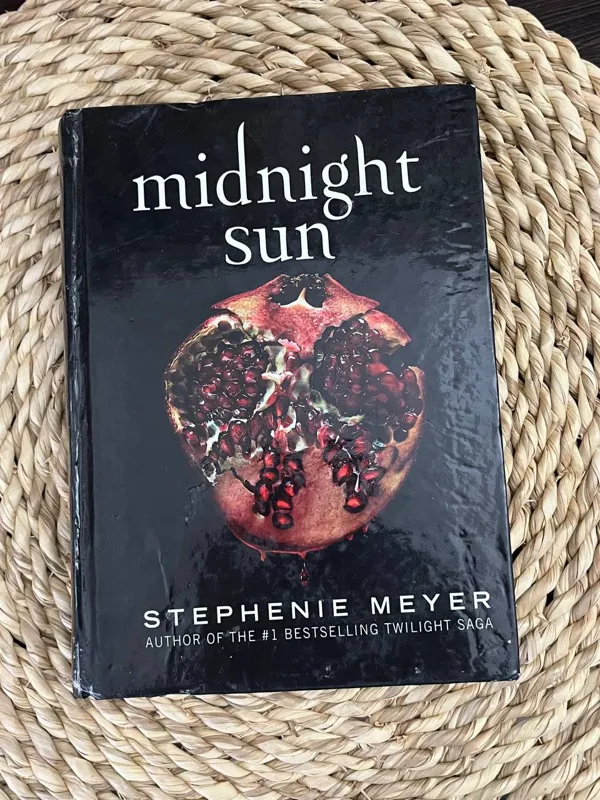 Midnight sun خورشید نیمه شب Stephenie Meyer