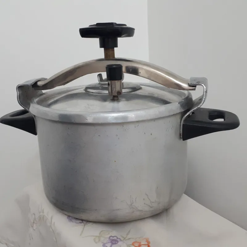 زودپز قدیمی 6 لیتری