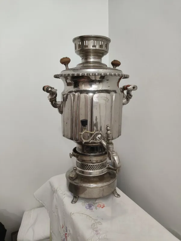 سماور نفتی قدیمی مستحکم و سنگین