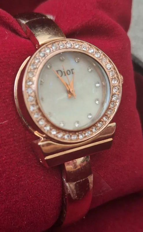 ساعت زنانه النگویی دیور