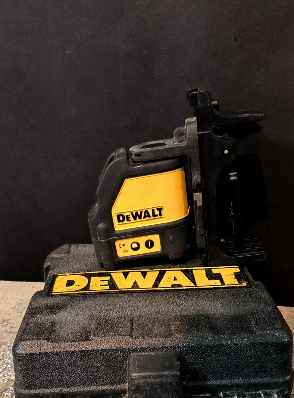 ترازلیزری dewalt اورجینال اهنربا گرد سربال درباتری