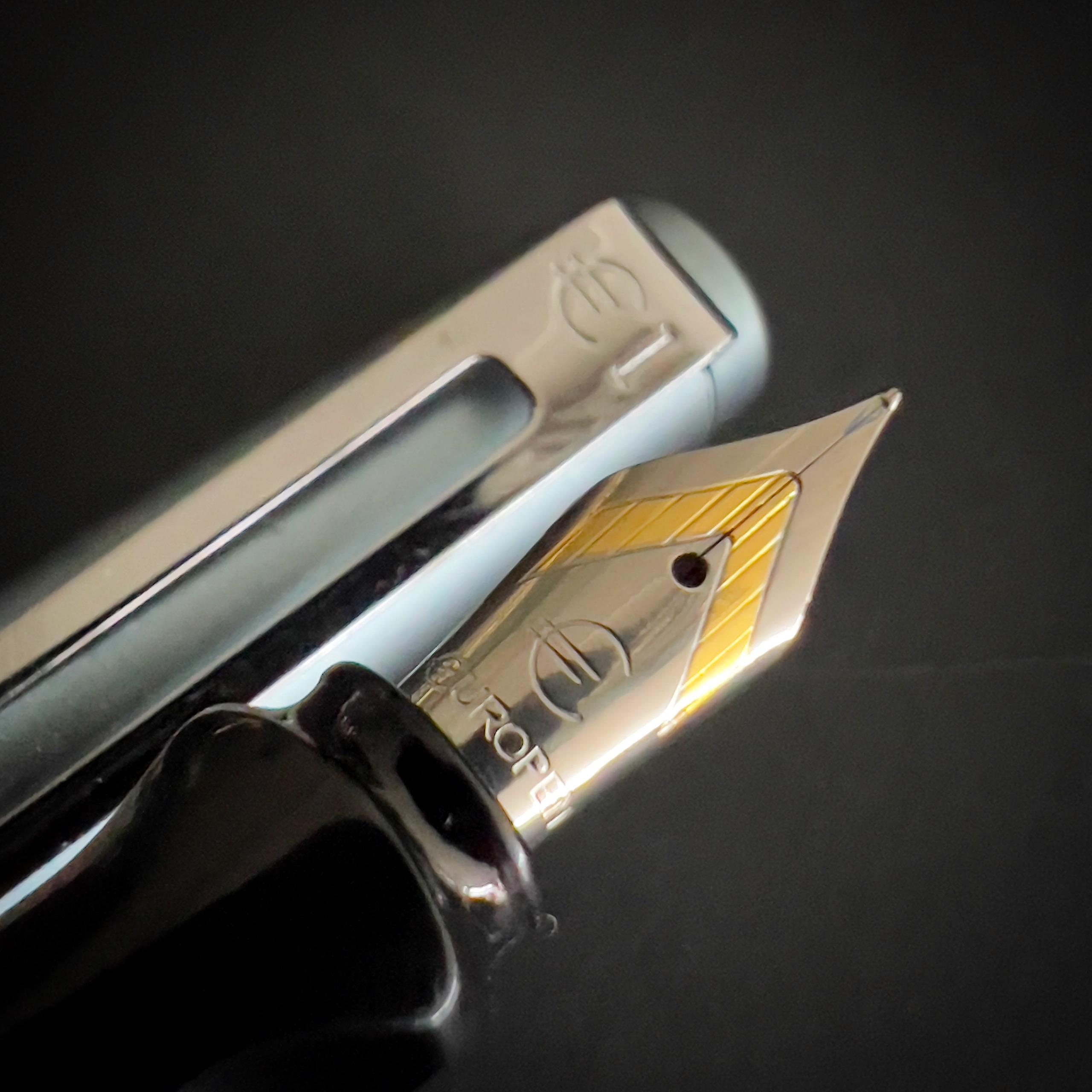 Uropen خودنویس خوشرنگ و معروف یوروپن