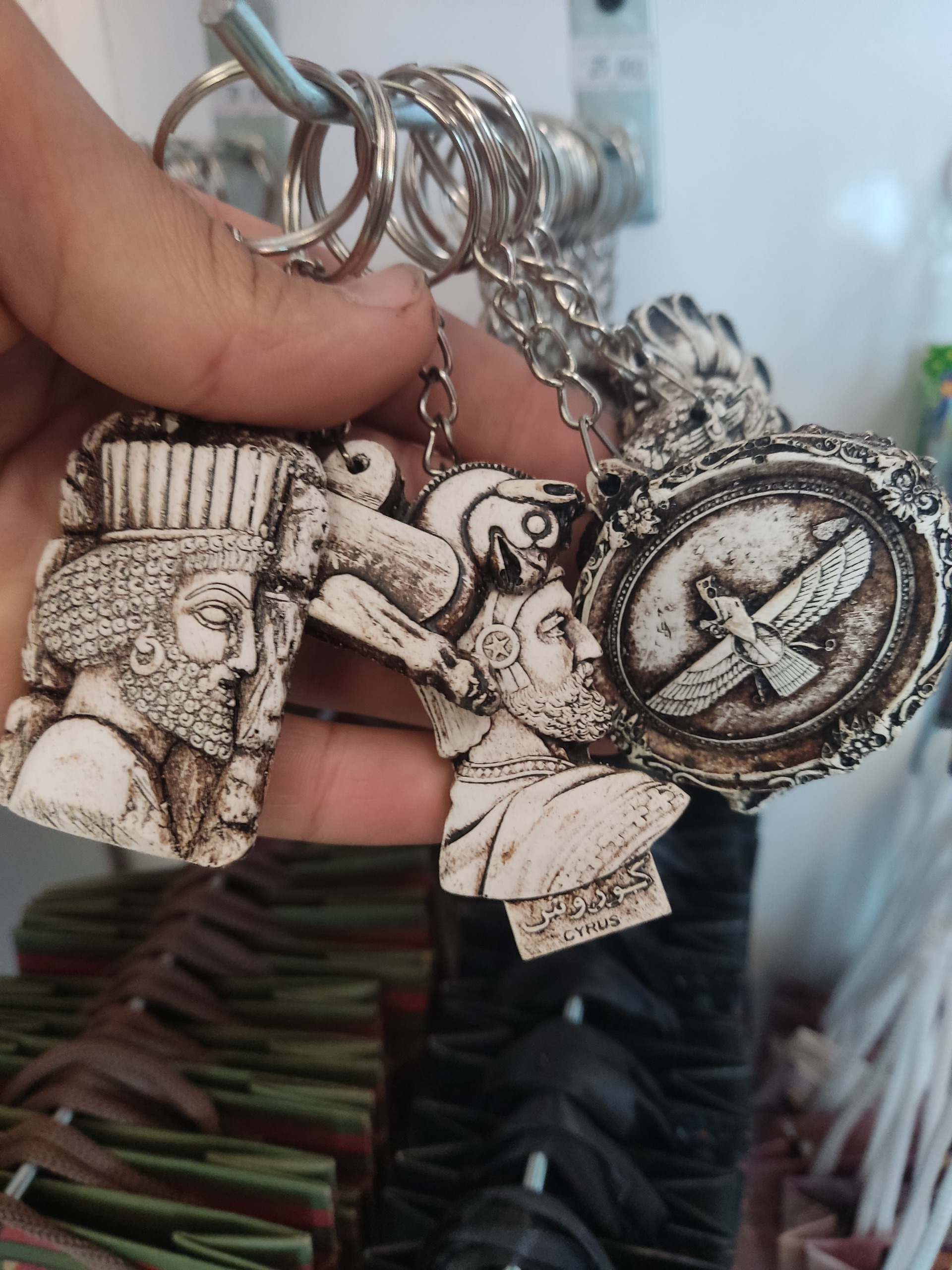 سرکلیدی هخامنشی جنس پلی استر