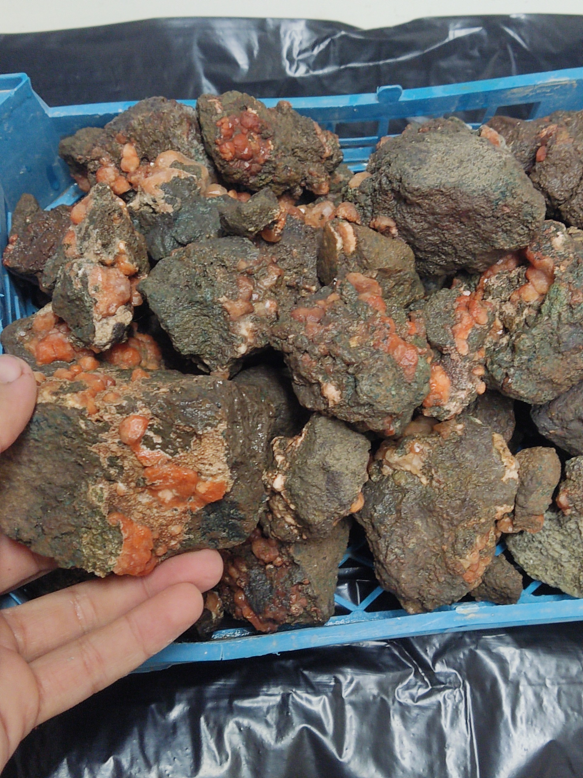 10 عدد سنگ انالسیم روی بستر