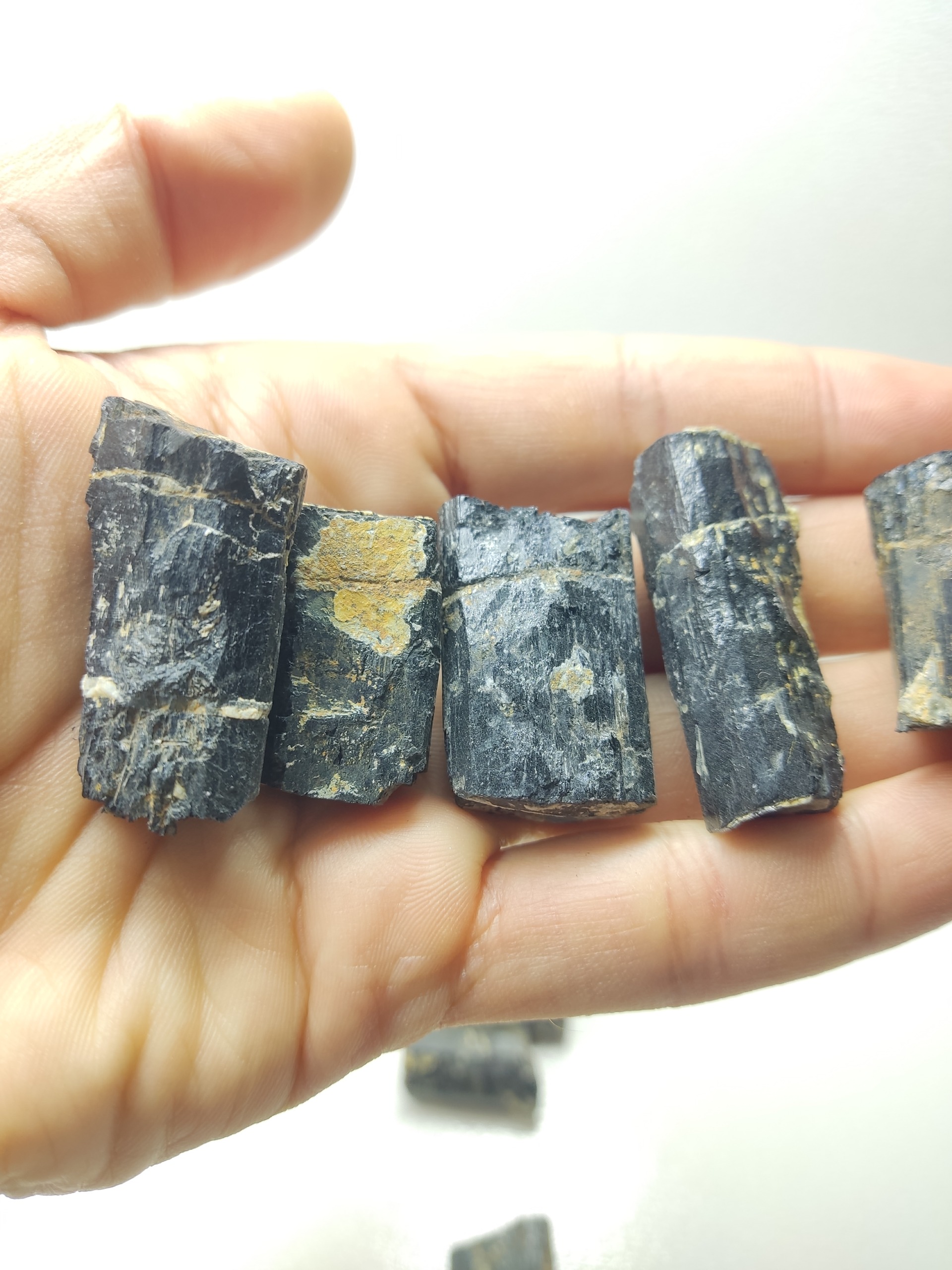 سنگ تورمالین سیاه