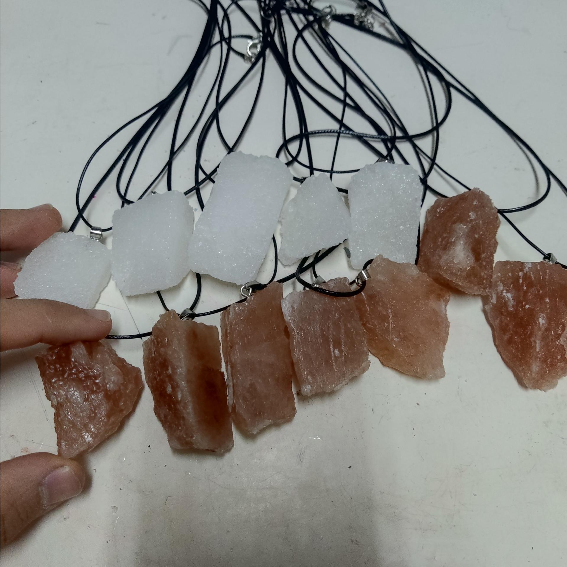 اویز سنگ نمک با نخ چرمی