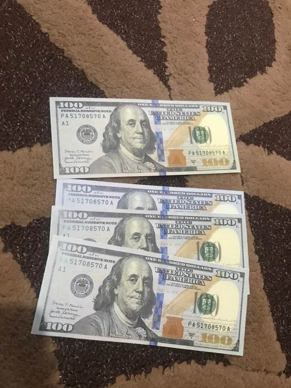 4 برگ اسکناس فانتزی دلار