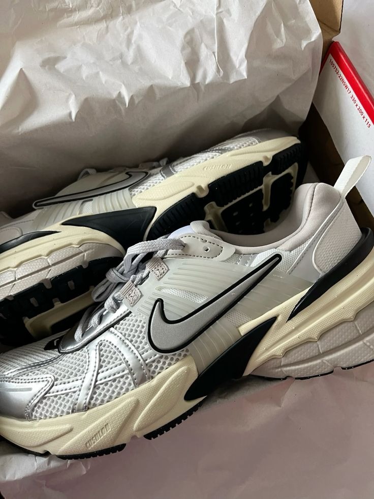 کتونی رانینگ نایک V2K اصل